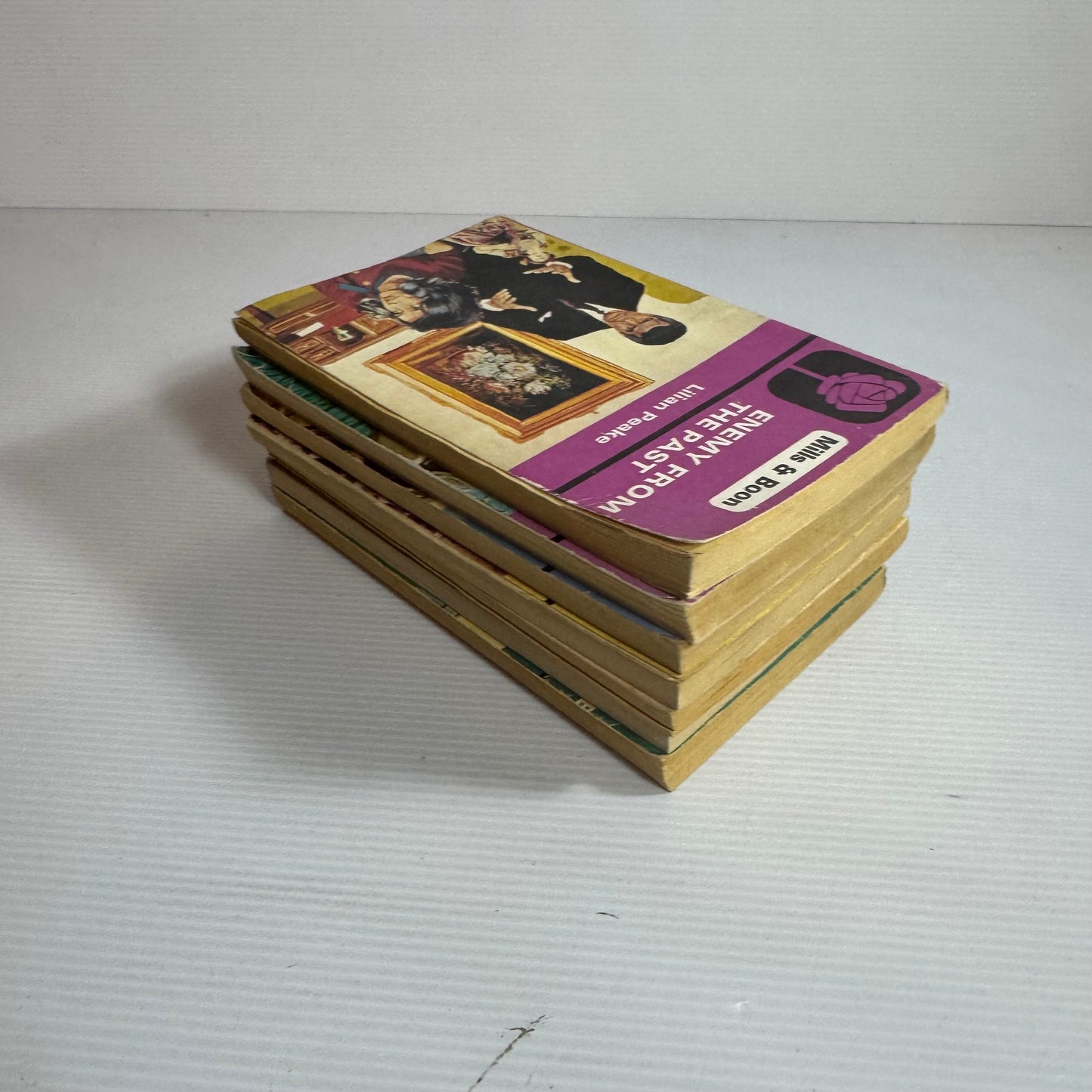 Mills & Boon Vintage Book Bundle x 7 Books (3285)