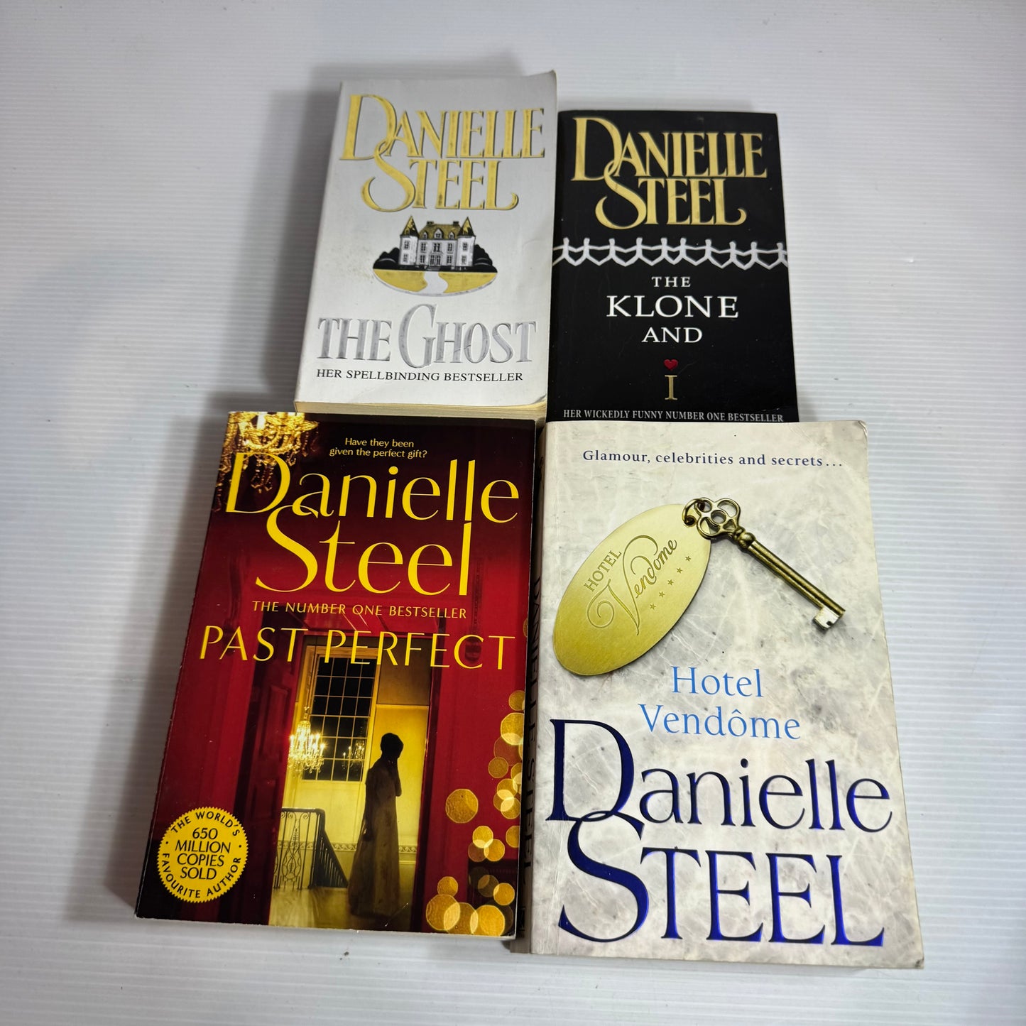 Danielle Steel Book Bundle x 4 Books - The Klone & I, The Ghost, Past Perfect, Hotel Vendome(2597)