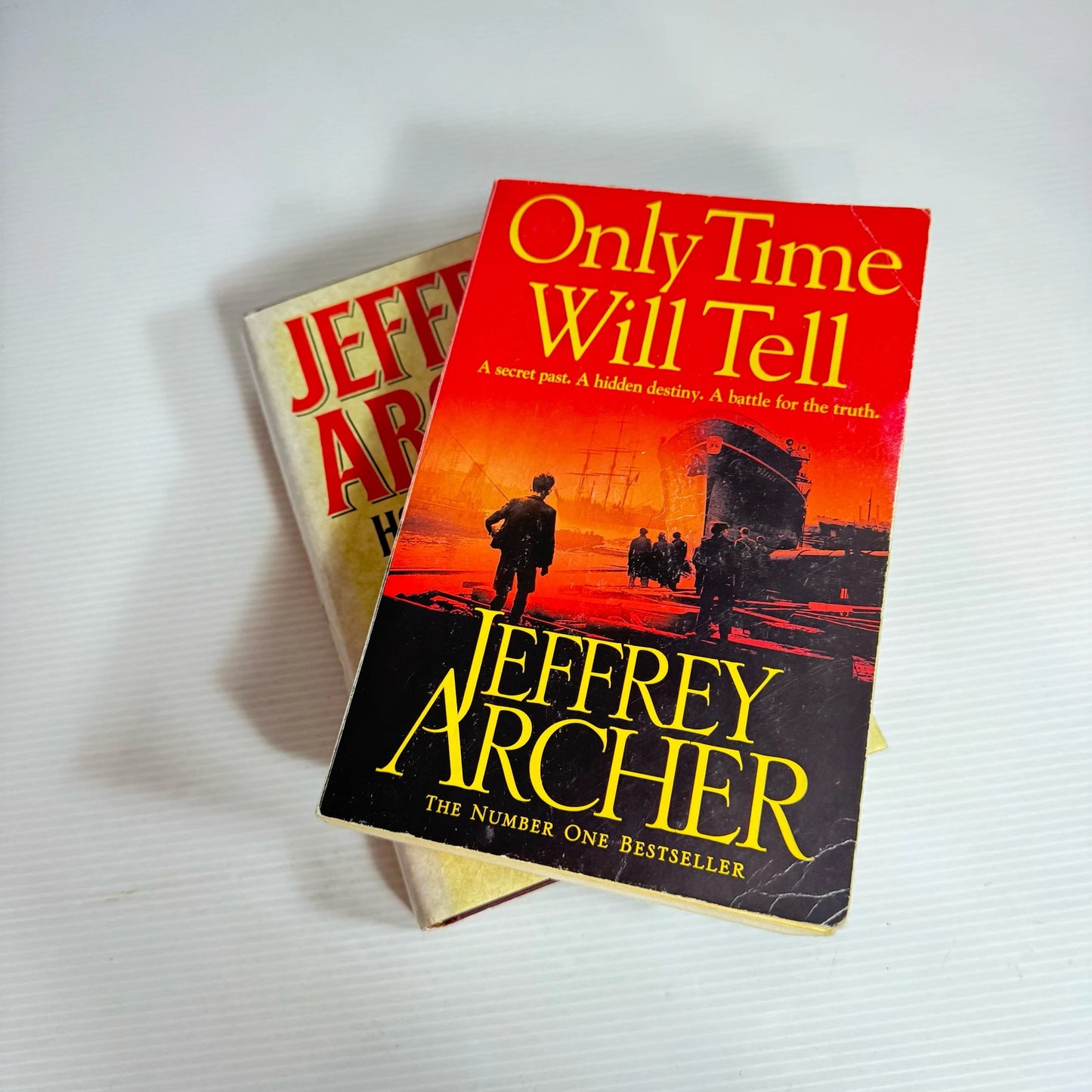 Jeffrey Archer Book Bundle x 2 : Only Time Will Tell & Honour Among Thieves (2268)