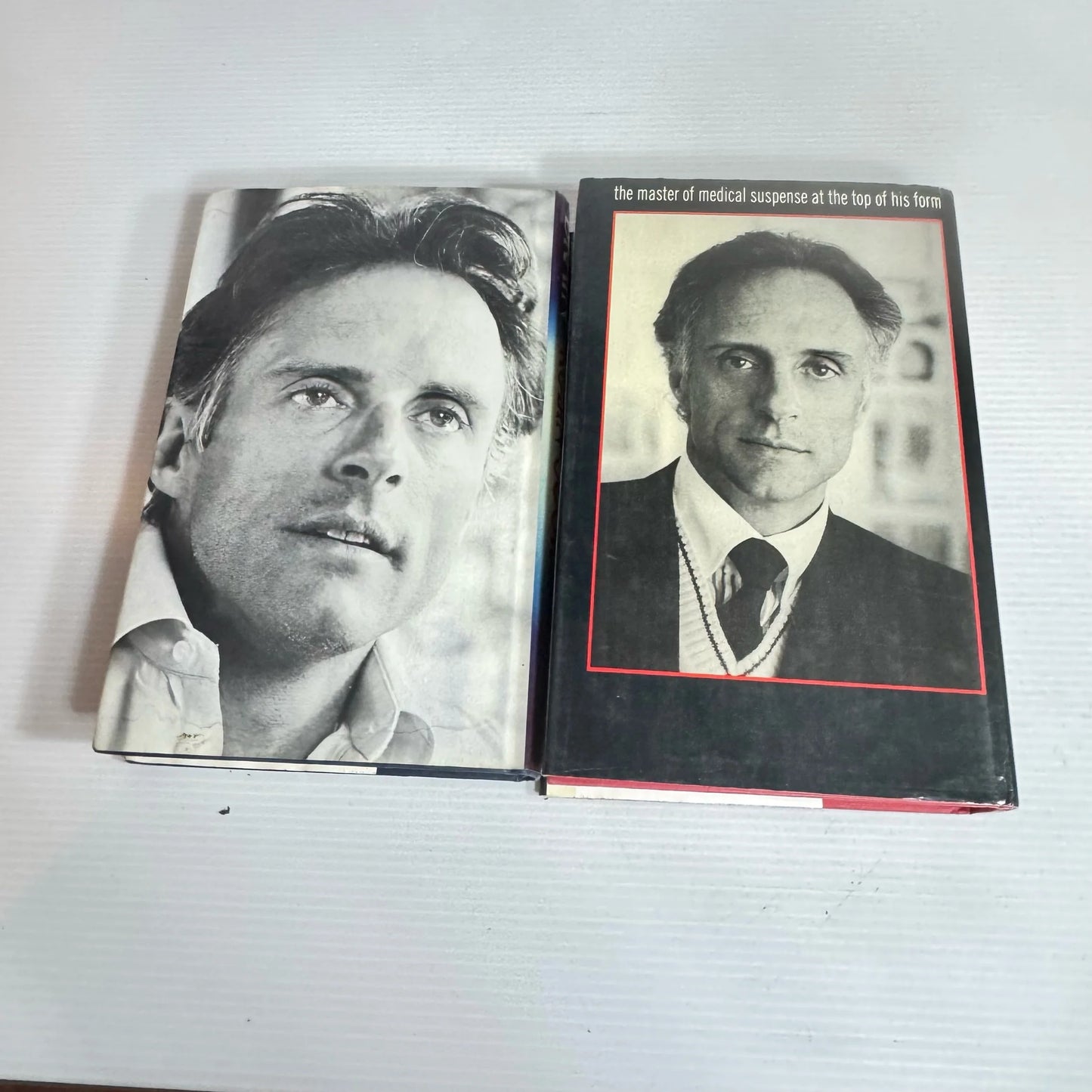 Robin Cook Book Bundle x 2 : Brain & Outbreak (Vintage 1980's) (2266)