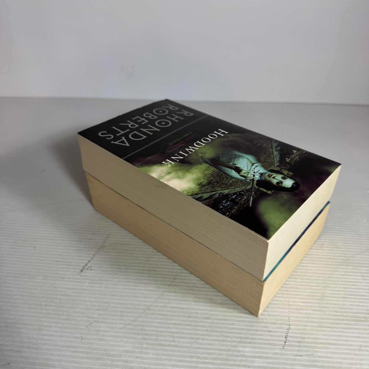 Rhonda Roberts Timestalker Book Bundle x 2 : Hoodwink & Gladiatrix (2954)