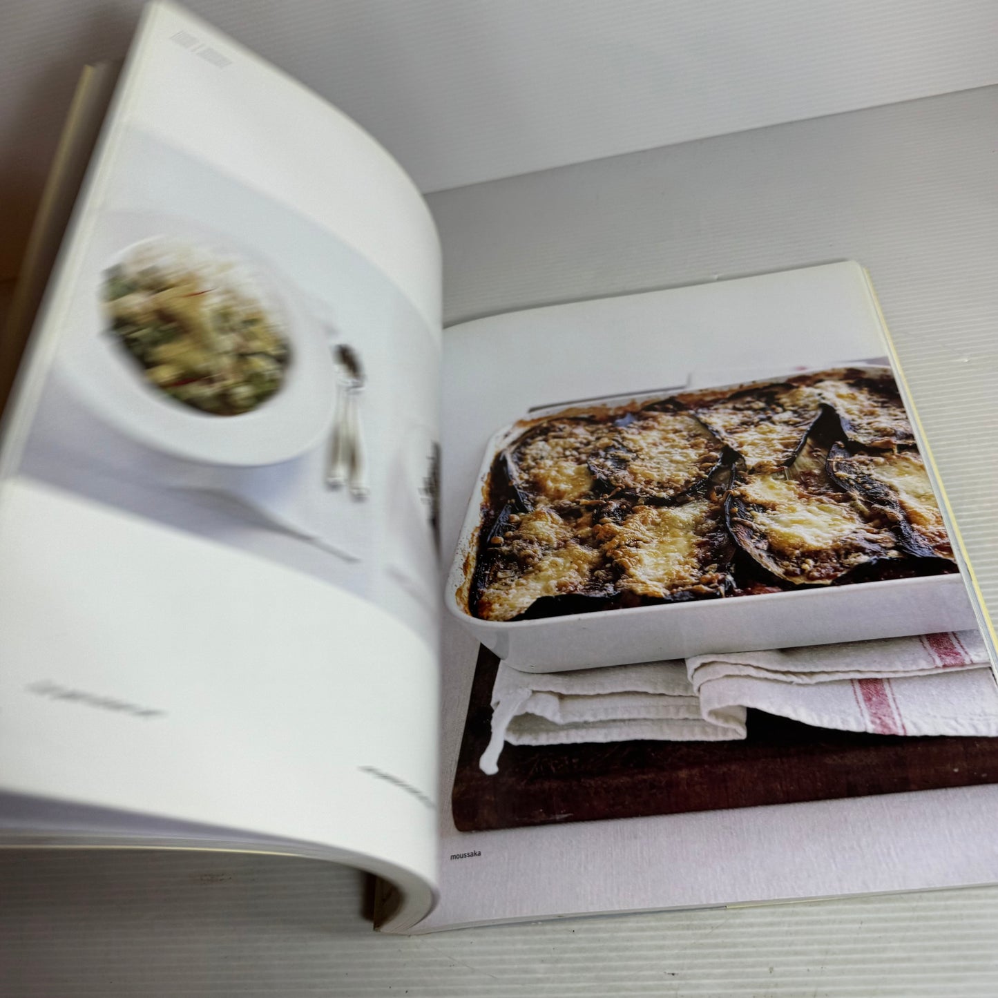 Donna Hay Cookbook Bundle x 3 : Simple Essentials : Pasta, Rice + Noodles, Simple Essentials Salads + Vegetables, Modern Classics Book 1(2910)