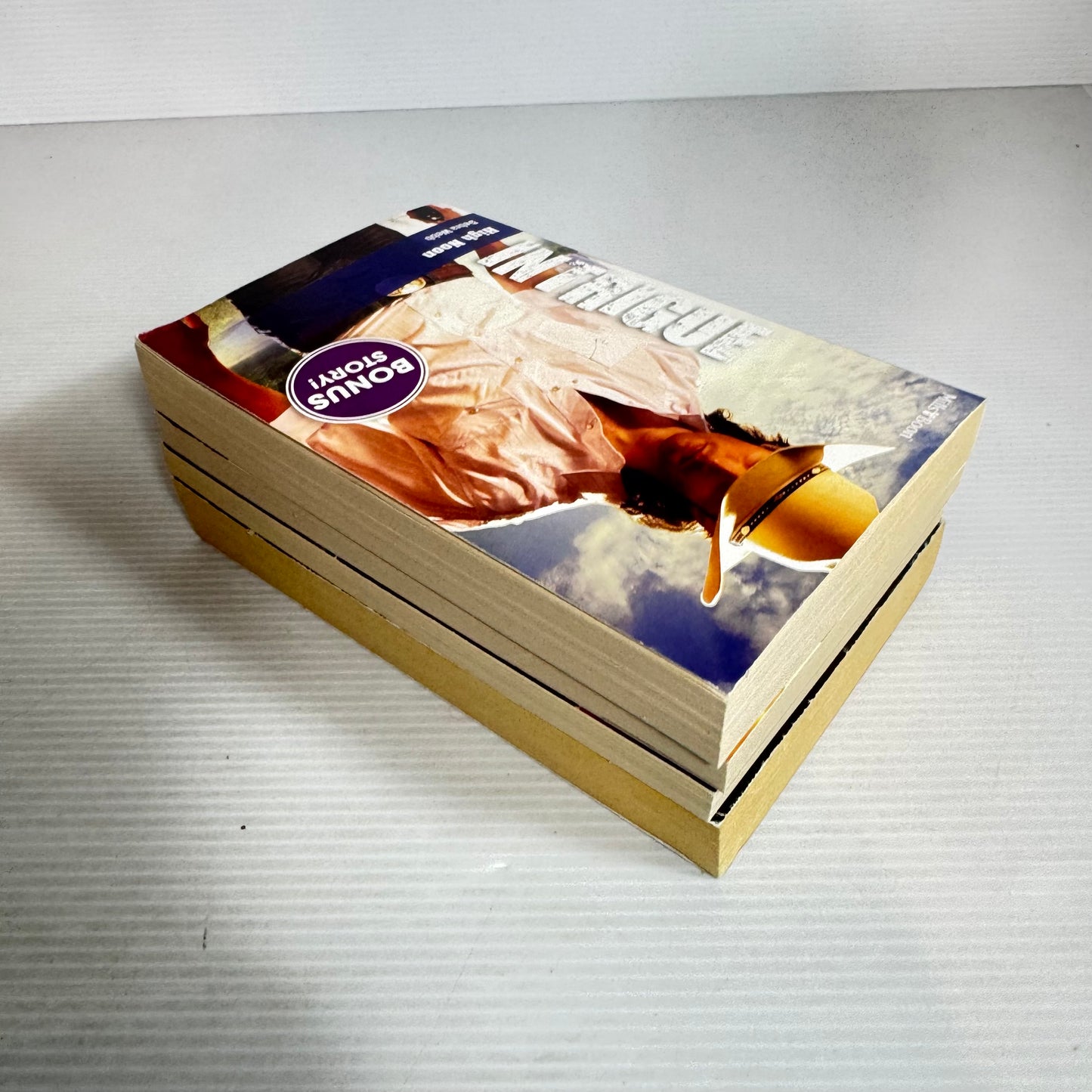 Mills & Boon Intrigue Book Bundle : 4 x Books 5 x Stories (2503)