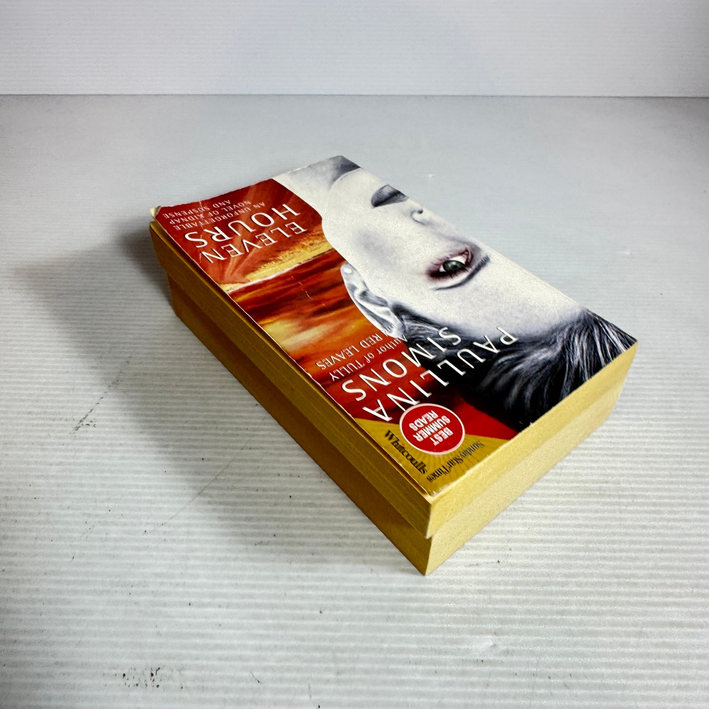 Paullina Simons Book Bundle x 2 Books : Eleven Hours & Red Leaves (2878)