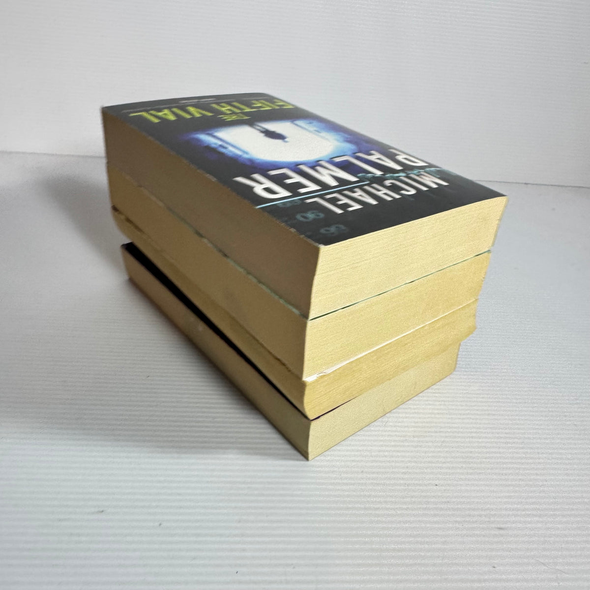 Michael Palmer Bundle x 4 : The Fifth Wall, Critical Judgement, The Patient, The Sisterhood (3442)
