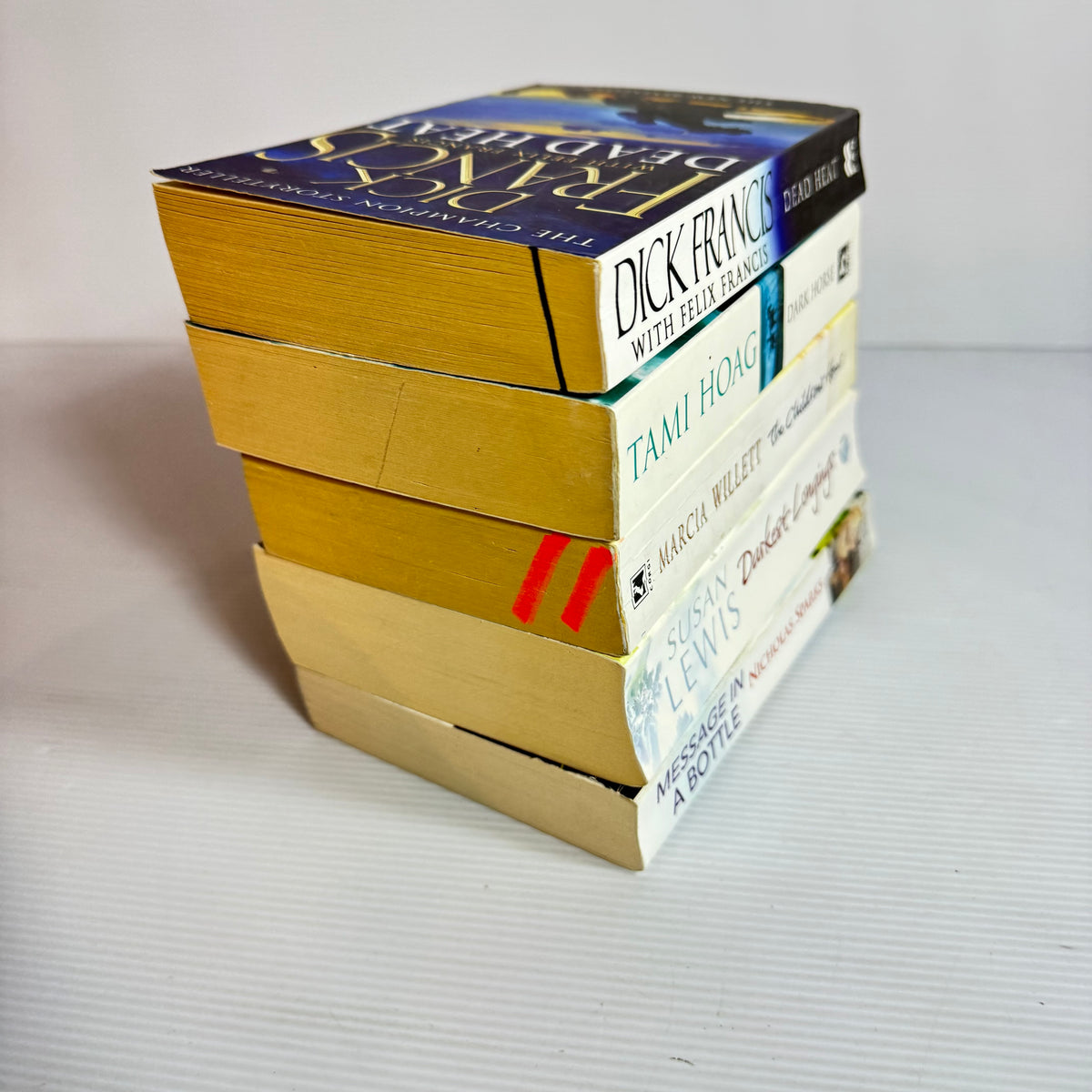 Mystery Thriller Bundle x 5 : Dark Horse - Tami Hoag, The Children's Hour - Marcia Willett, Dead Heat - Dick Francis, Darkest Longings - Susan Lewis, Message in a Bottle - Nicholas Sparks(3378)