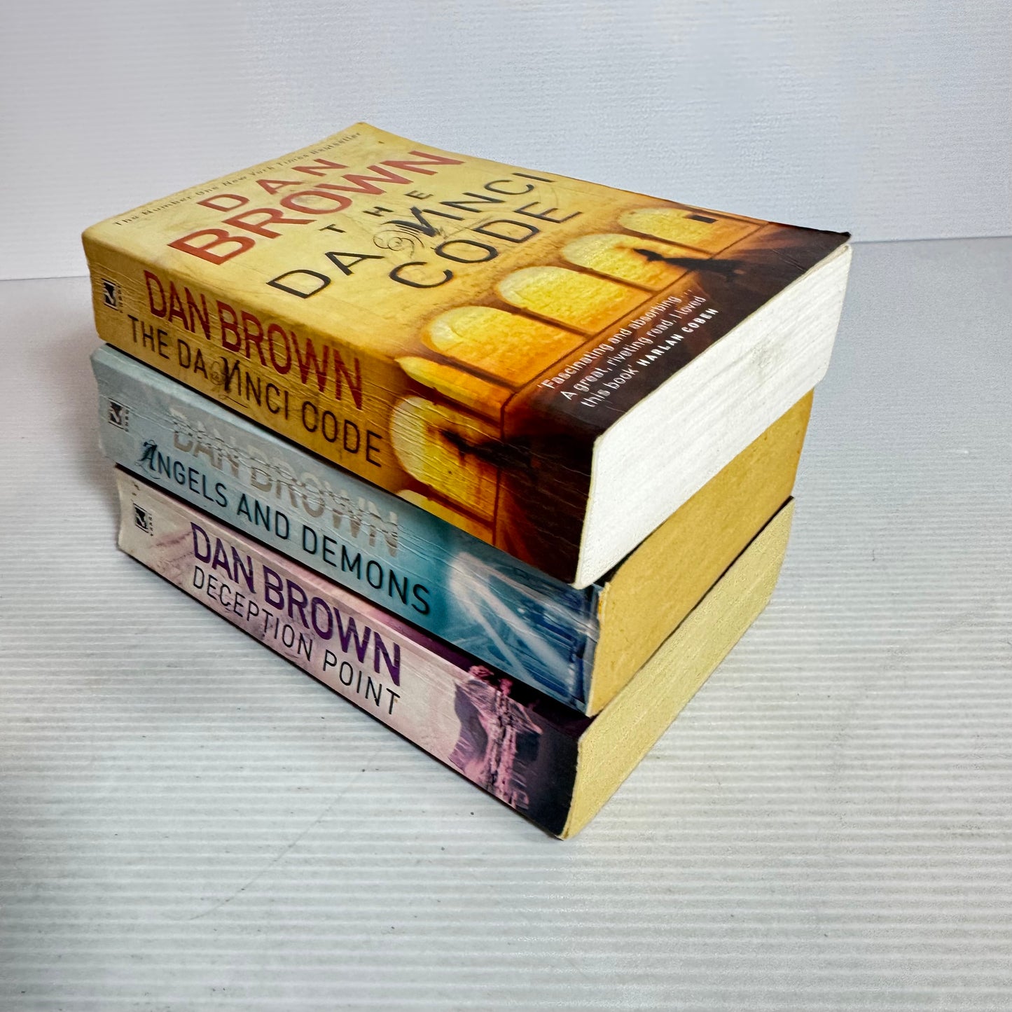Dan Brown Book Bundle x 3 Books : The Da Vinci Code, Deception Point, Angels and Demons (2850)