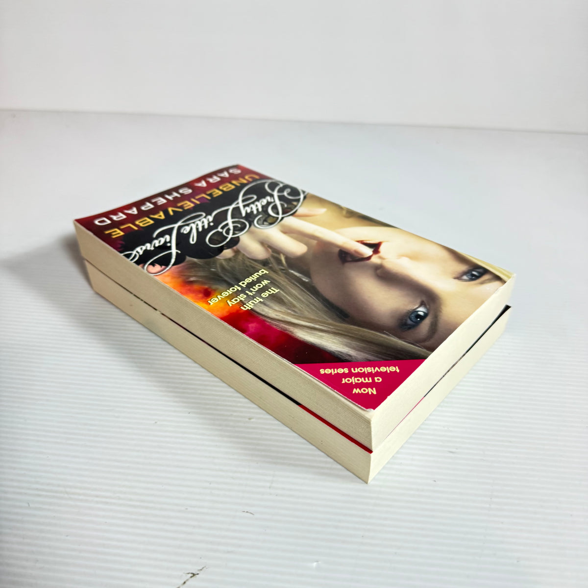 Sara Shepard Pretty Little Liars Bundle x 2 : Unbelievable & Wicked (3469)