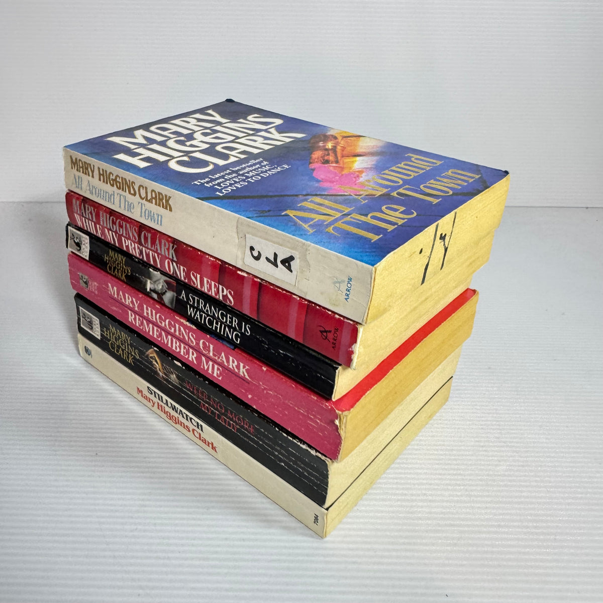 Mary Higgins Clark Bundle x 6 : A Stranger Is Watching, While My Pretty One Sleeps, All Around The Town, Stillwatch, Weep No More My Lady, Remember Me (3460)