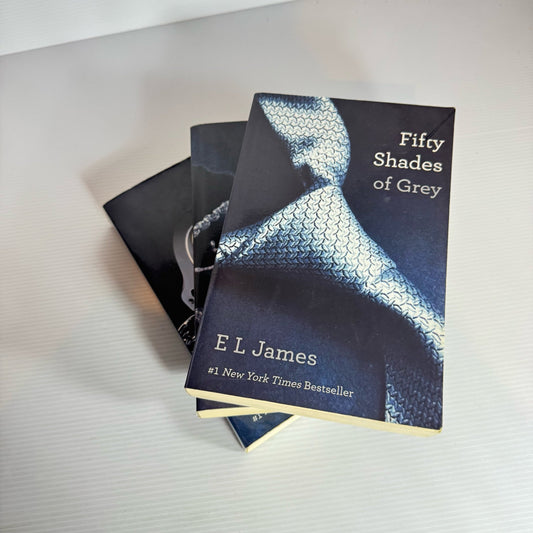 Fifty Shades of Grey Book Bundle x 3 Books : Fifty Shades of Grey, Fifty Shades Darker & Fifty Shades Freed - E L James (2189)