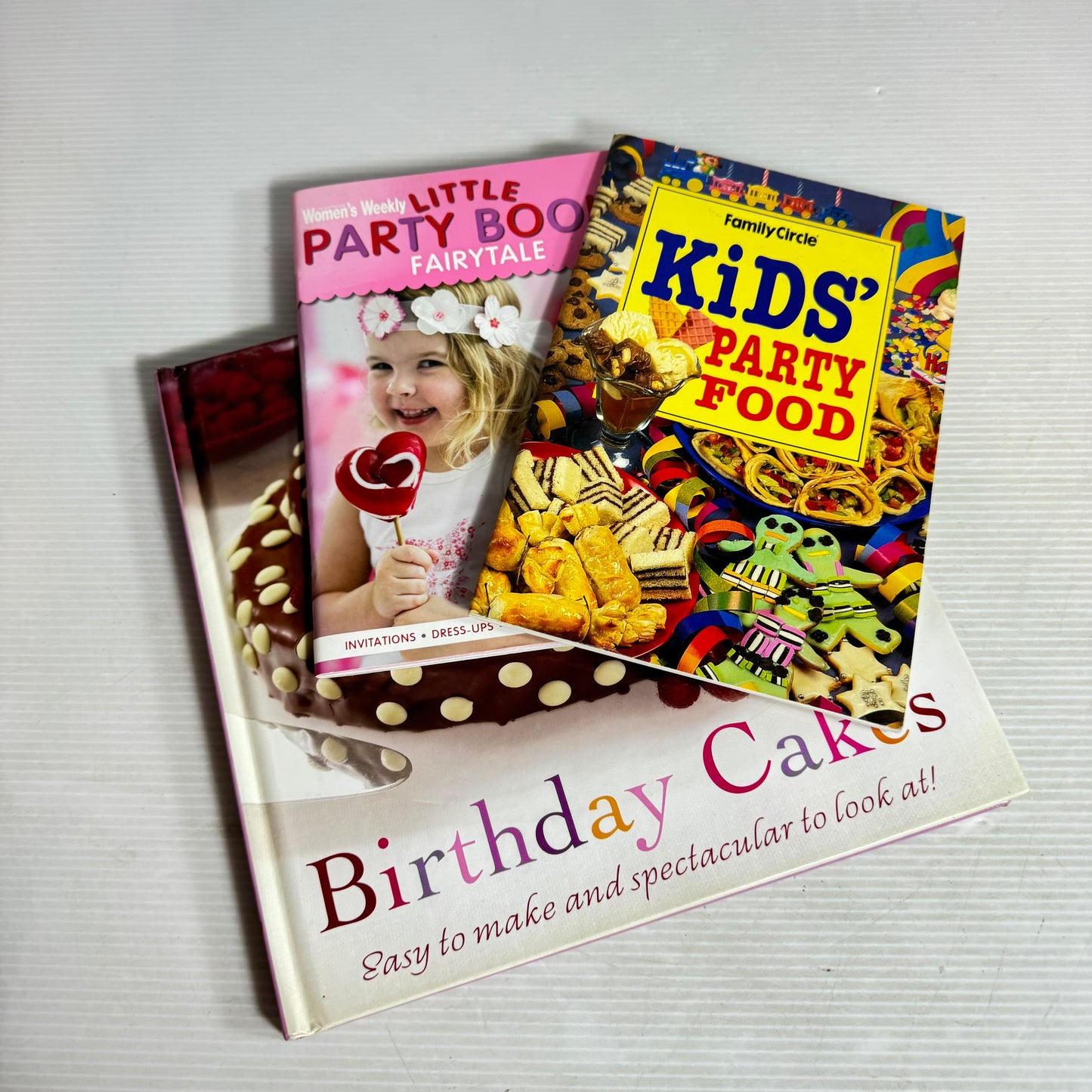 Birthday Party Cookbook Bundle x 3 : The Australian Women's Weekly Little Party Books Fairytale, Kids' Party Food - Family Circle, Birthday Cakes (3043)