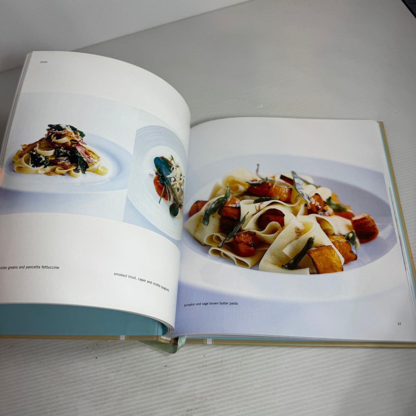 Donna Hay Cookbook Bundle x 3 : Simple Essentials : Pasta, Rice + Noodles, Simple Essentials Salads + Vegetables, Modern Classics Book 1(2910)