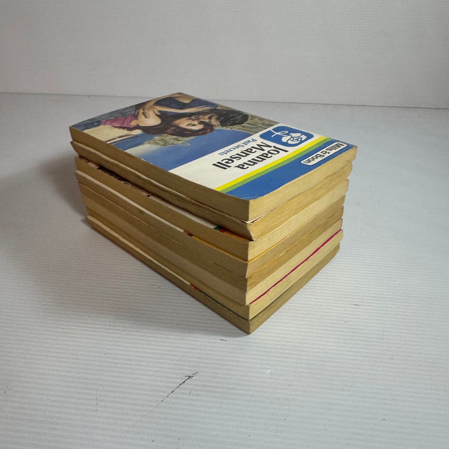 Mills & Boon Vintage Book Bundle x 8 Books (3284)