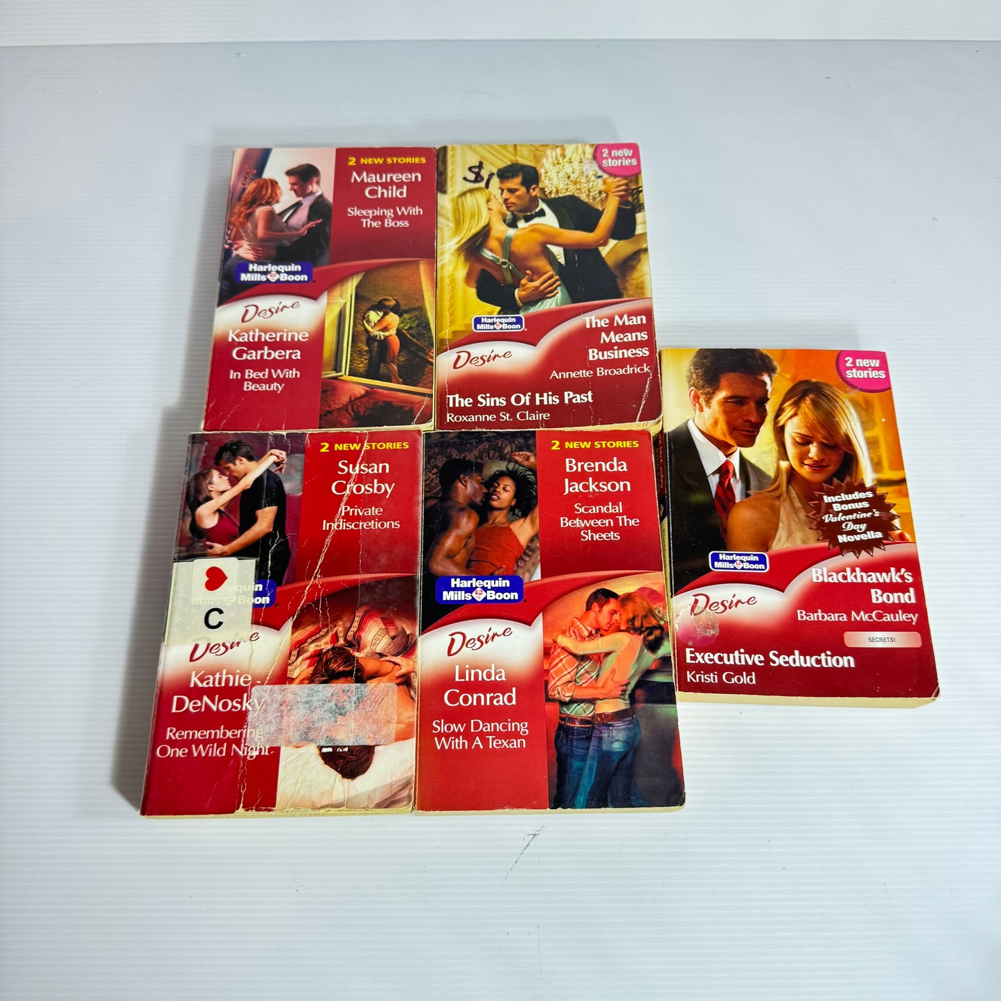 Mills & Boon Desire 2:1 Book Bundle x 5 Books : 10 Stories (3162)