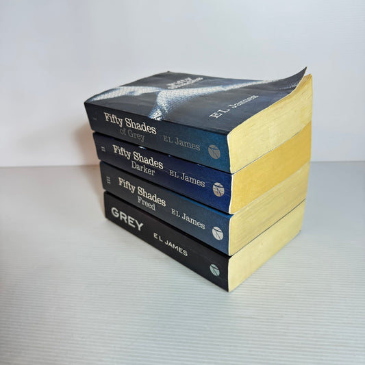 Fifty Shades of Grey Book Bundle x 4 books : Fifty Shades of Grey, Darker, Freed & Grey (2483)