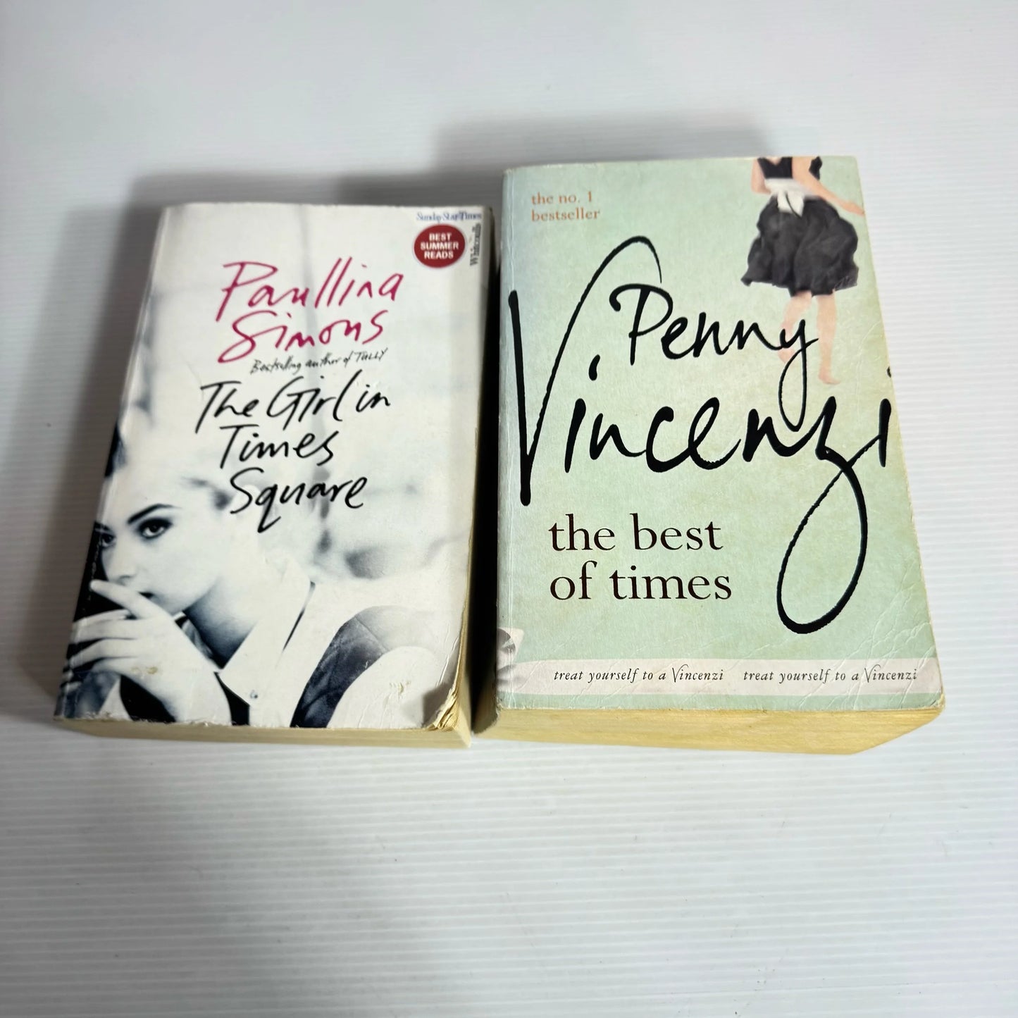 Contemporary Romance Book Bundle x 2 : The Girl in Times Square - Paullina Simons & The Best of Times - Penny Vincenzi (2344)