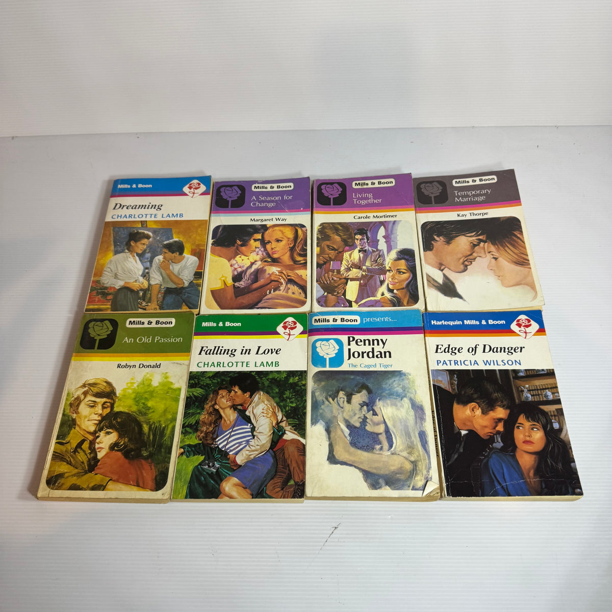 Mills & Boon Vintage Book Bundle x 8 Books (3290)