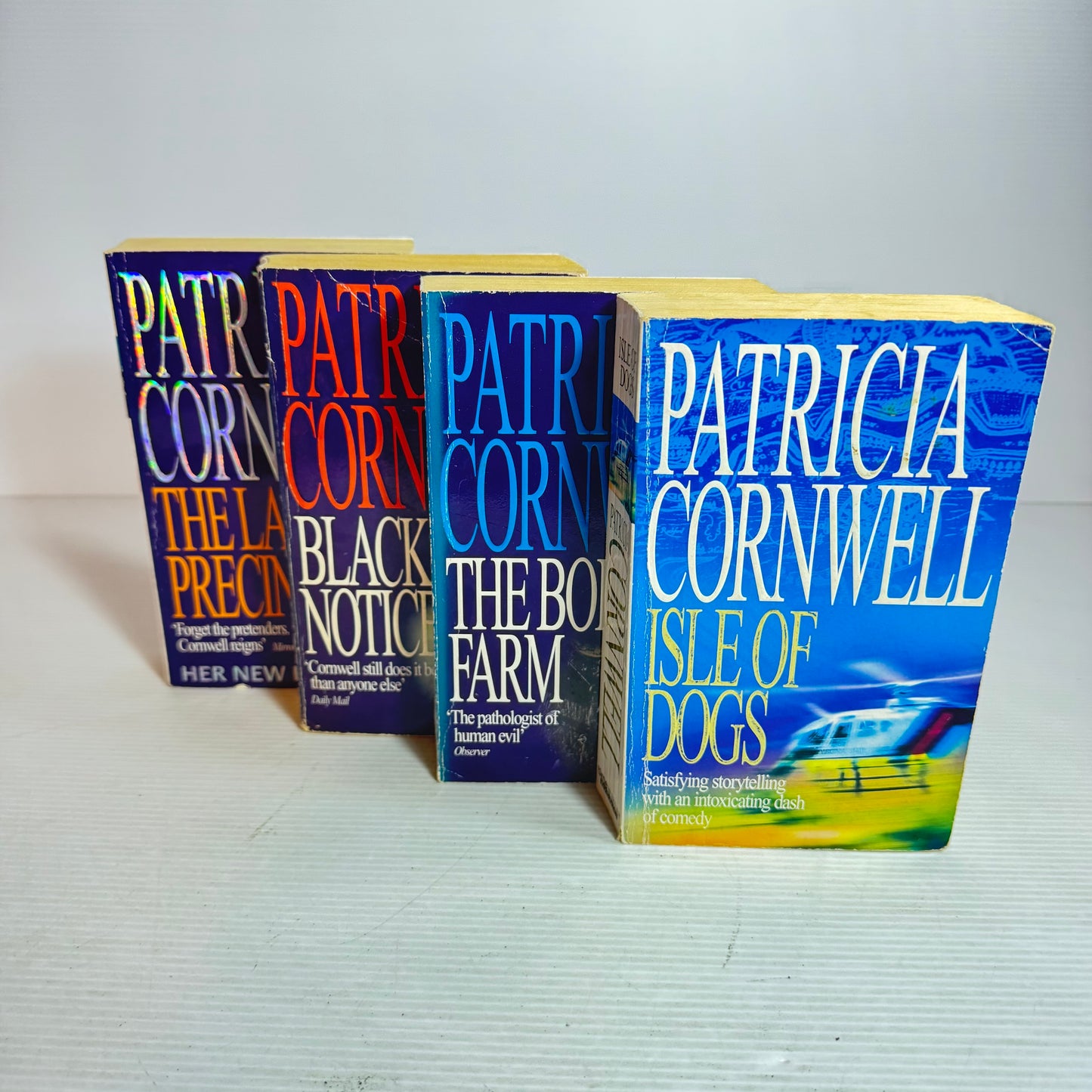 Patricia Cornwell Small Book Bundle x 4 Books : The Body Farm, The Last Precinct, Isle of Dogs, Black Notice(2883)