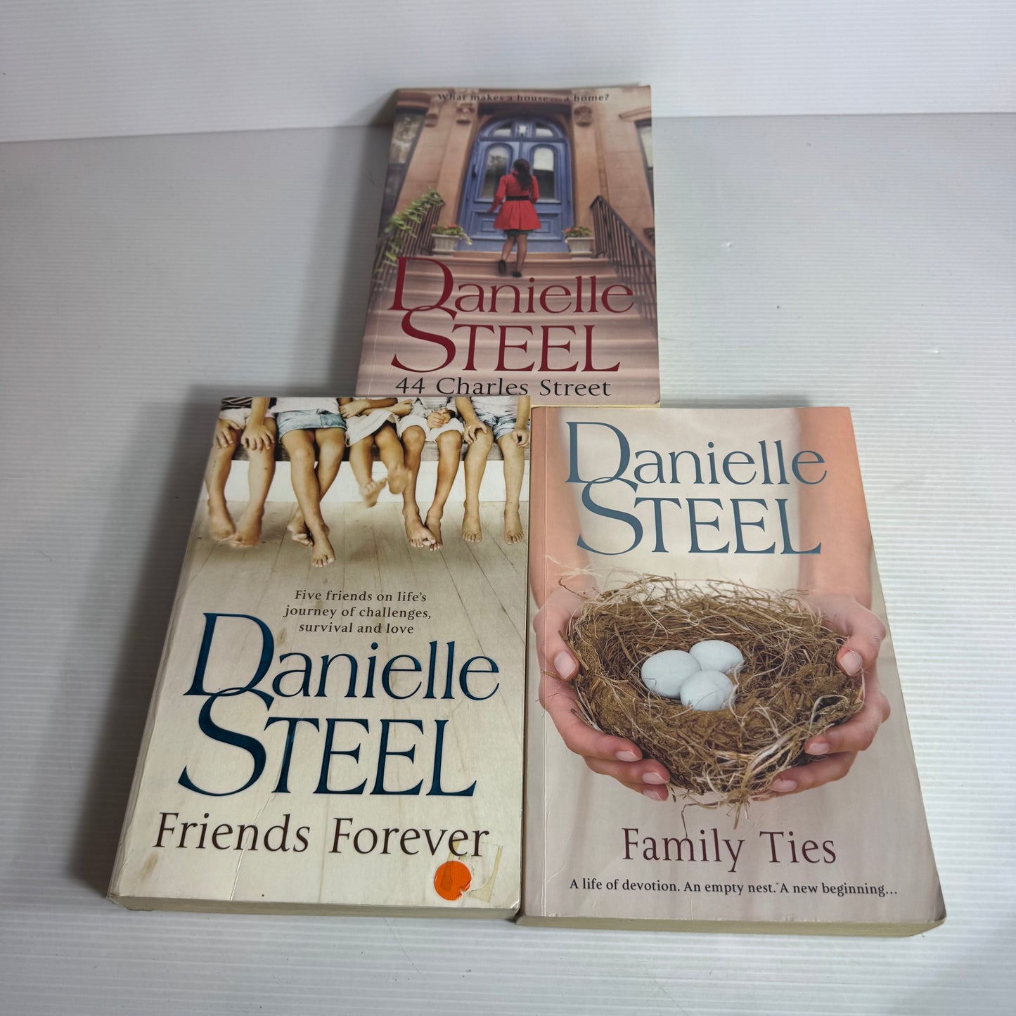 Danielle Steel Large Paperback Book Bundle x 3 : 44 Charles Street, Family Ties, Friends Forever (2821)