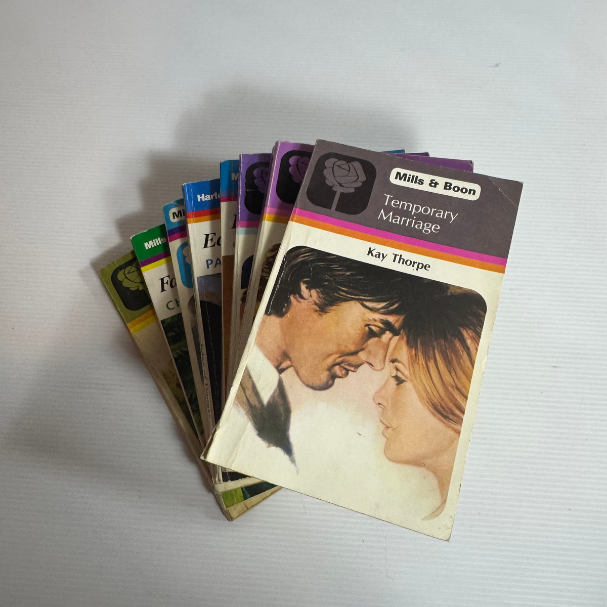 Mills & Boon Vintage Book Bundle x 8 Books (3290)