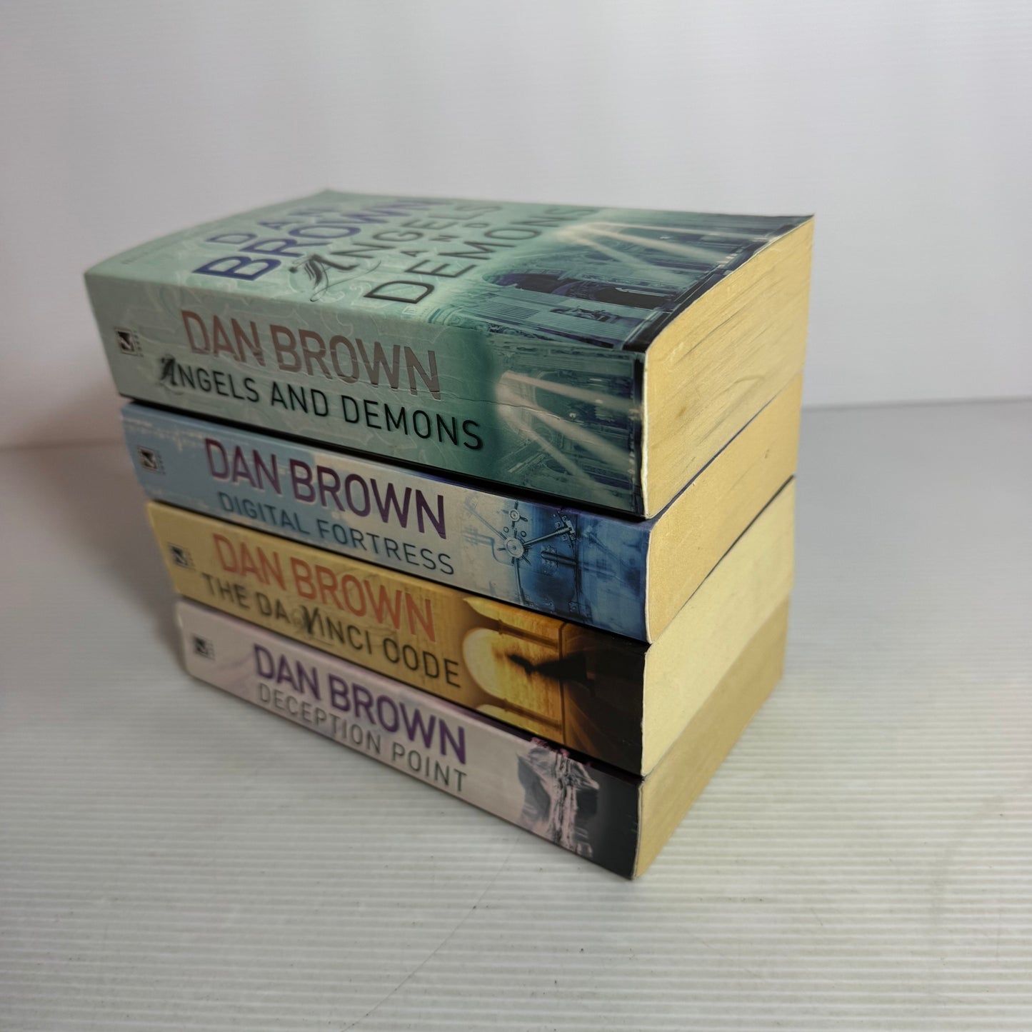 Dan Brown Book Bundle x 4 Books : Digital Fortress, Angels and Demons, Deception Point, The Da Vinci Code(2833)