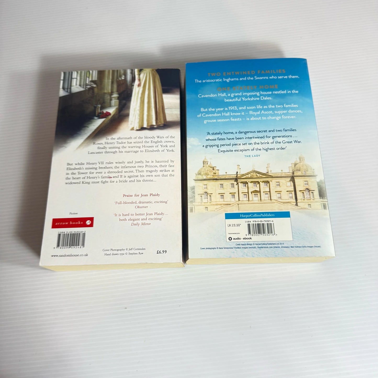 Historical Book Bundle x 2 Books : Cavendon Hall - Barbara Taylor Bradford & Uneasy Lies the Head - Jean Plaidy (2235)