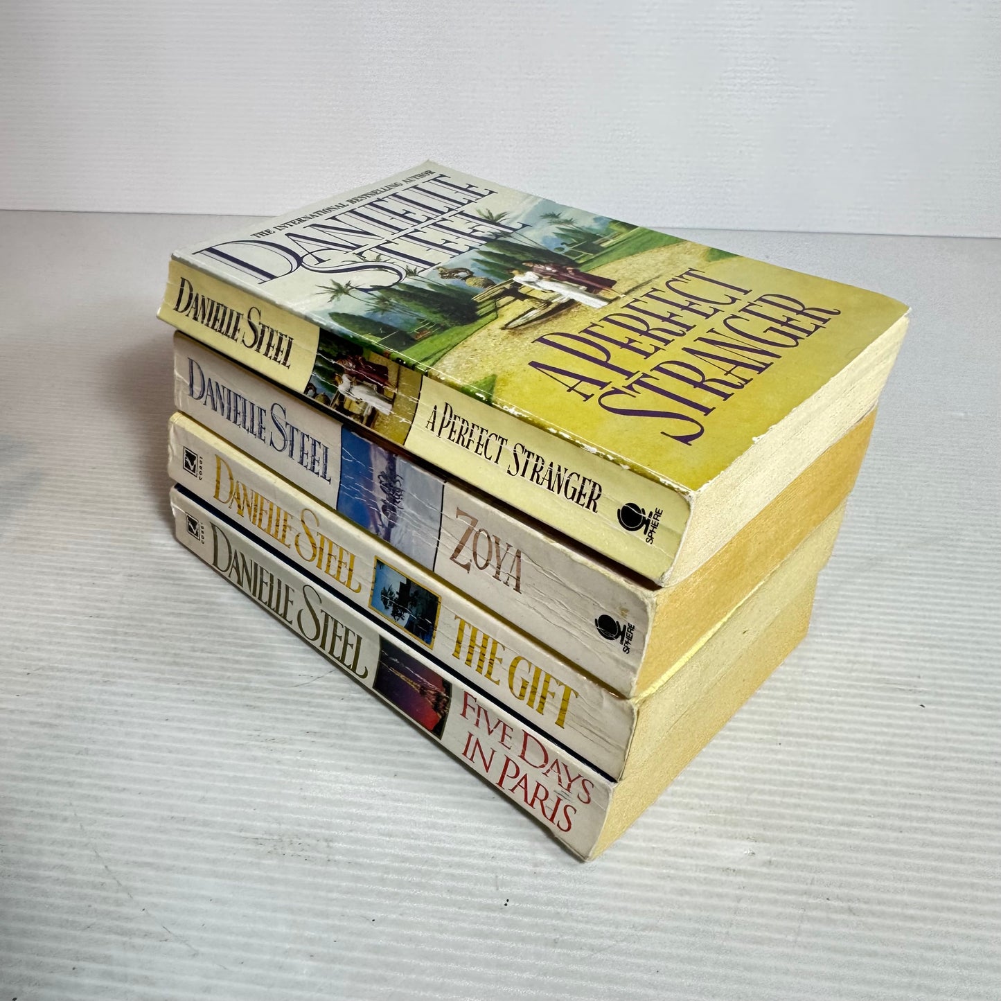 Danielle Steel Book Bundle x 4 : A Perfect Stranger, Zoya, Five Days in Paris, The Gift (2843)