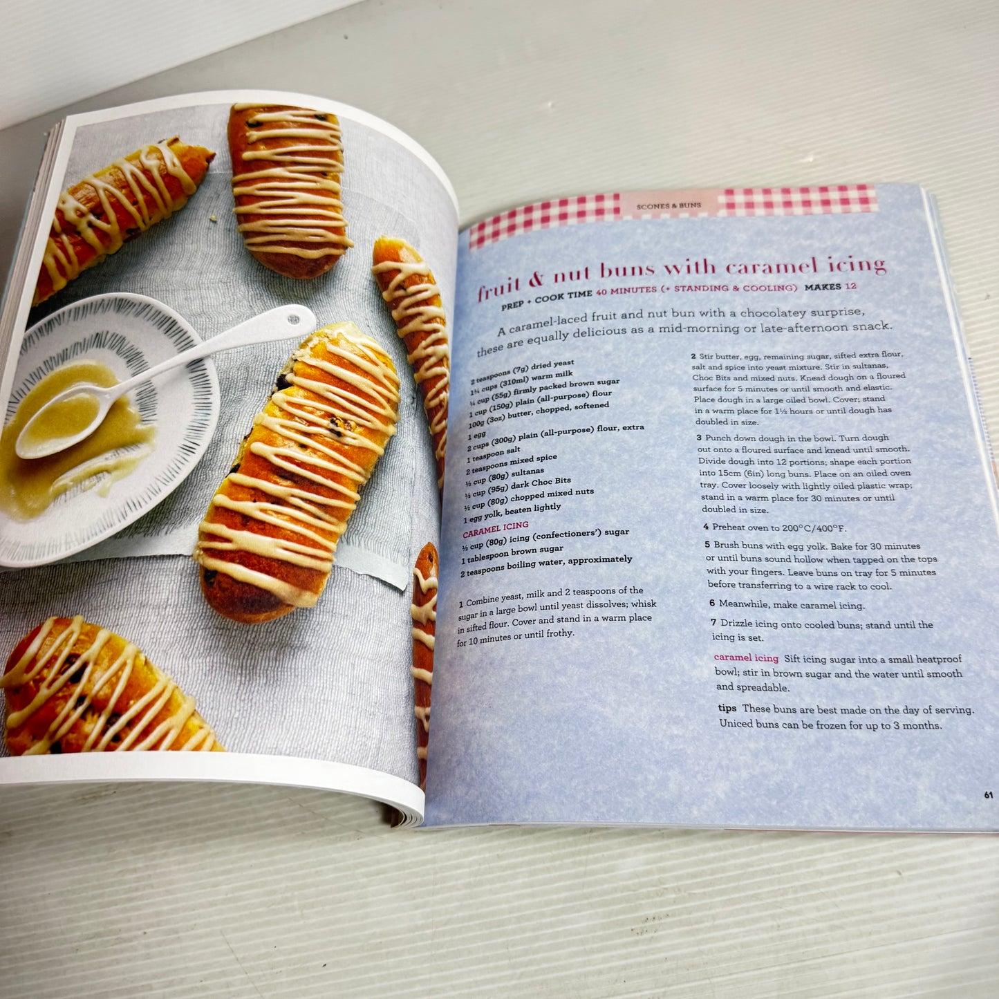 Cupcake Book Bundle x 3 : Make, Bake and Decorate Cupcakes - Nancy Lambert, Retro Baking - The Australian Women's Weekly, Celebrate with Mini Cakes - Lindy Smith (3049)