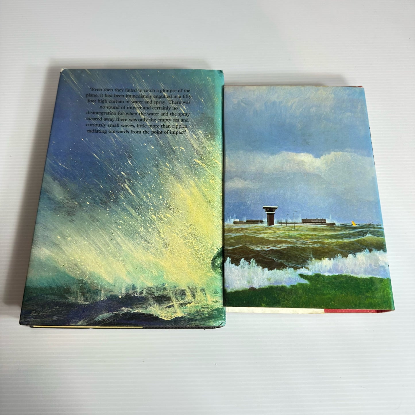 Alistair MacLean Book Bundle x 2 Books : Santorini & Floodgate (Vintage 1984 & 1986) (2060)
