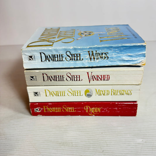 Danielle Steel Small Paperback Book Bundle x 4 : Wings, Mixed Blessings, Vanished, Daddy (2845)