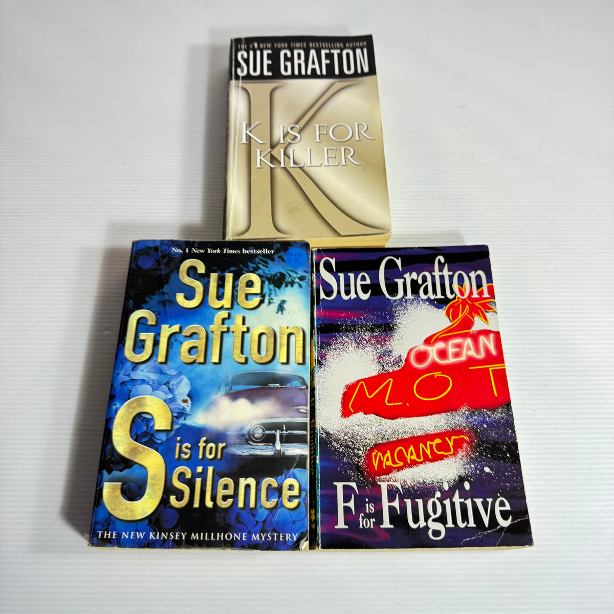 Sue Grafton Bundle x 3 : F is for Fugitive, K is for Killer, S is for Silence (3465)