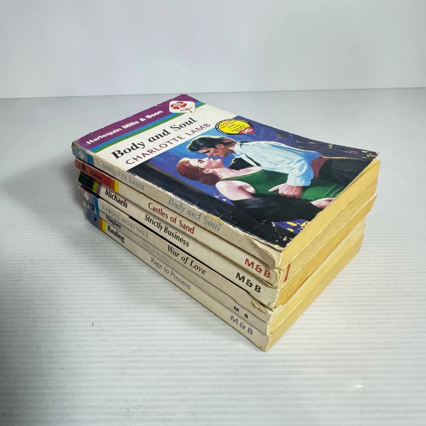 Mills & Boon Vintage Book Bundle 6 x Books - Mix Themes (2358)