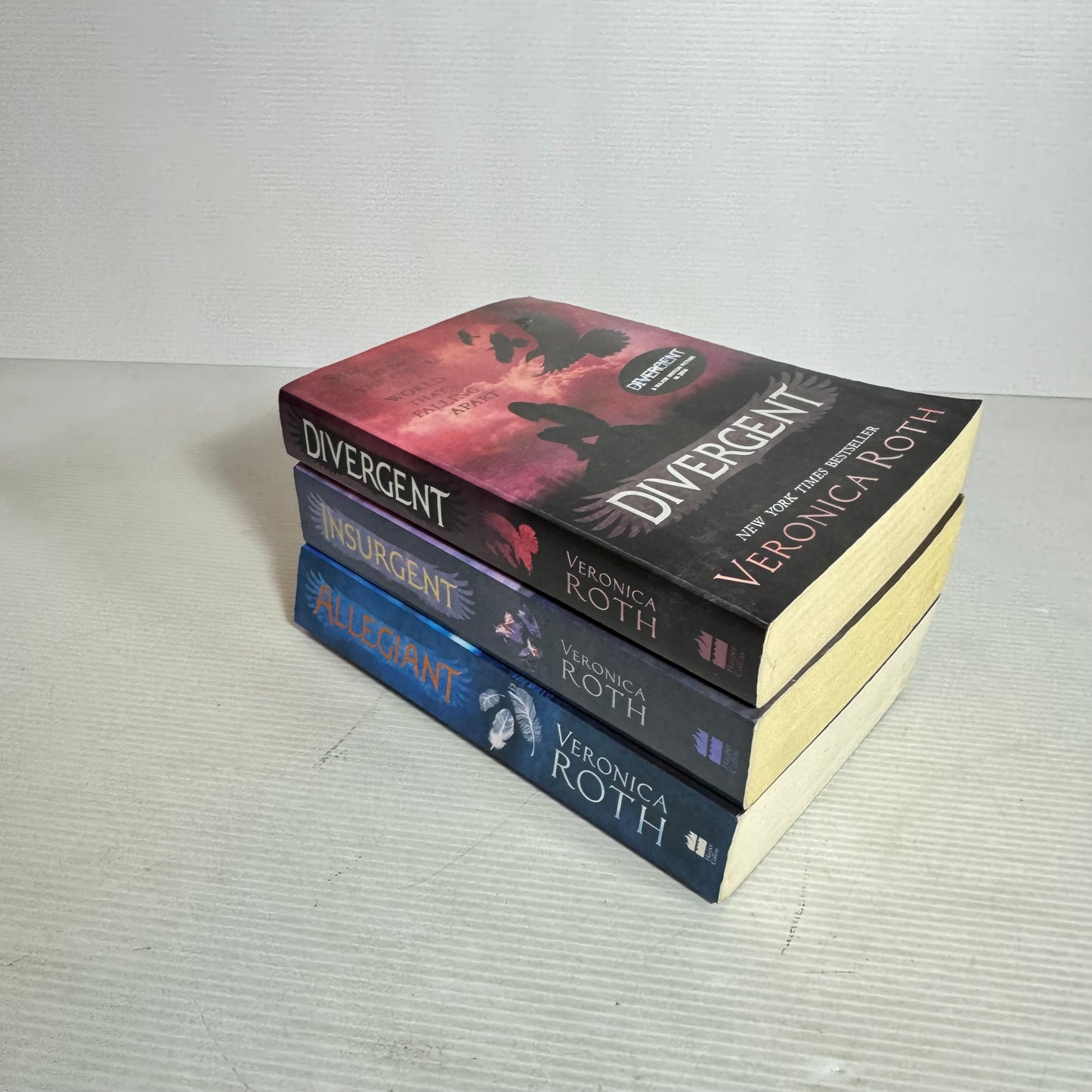 Divergent Book Bundle x 3 : Divergent, Insurgent, Allegiant - Veronica Roth (2981)