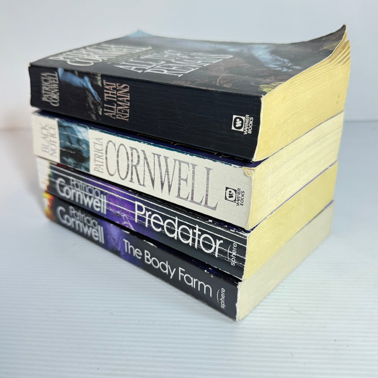 Patricia Cornwell Book Bundle x 4 Books : Black Notice, All That Remains, Predator, The Body Farm (3130)