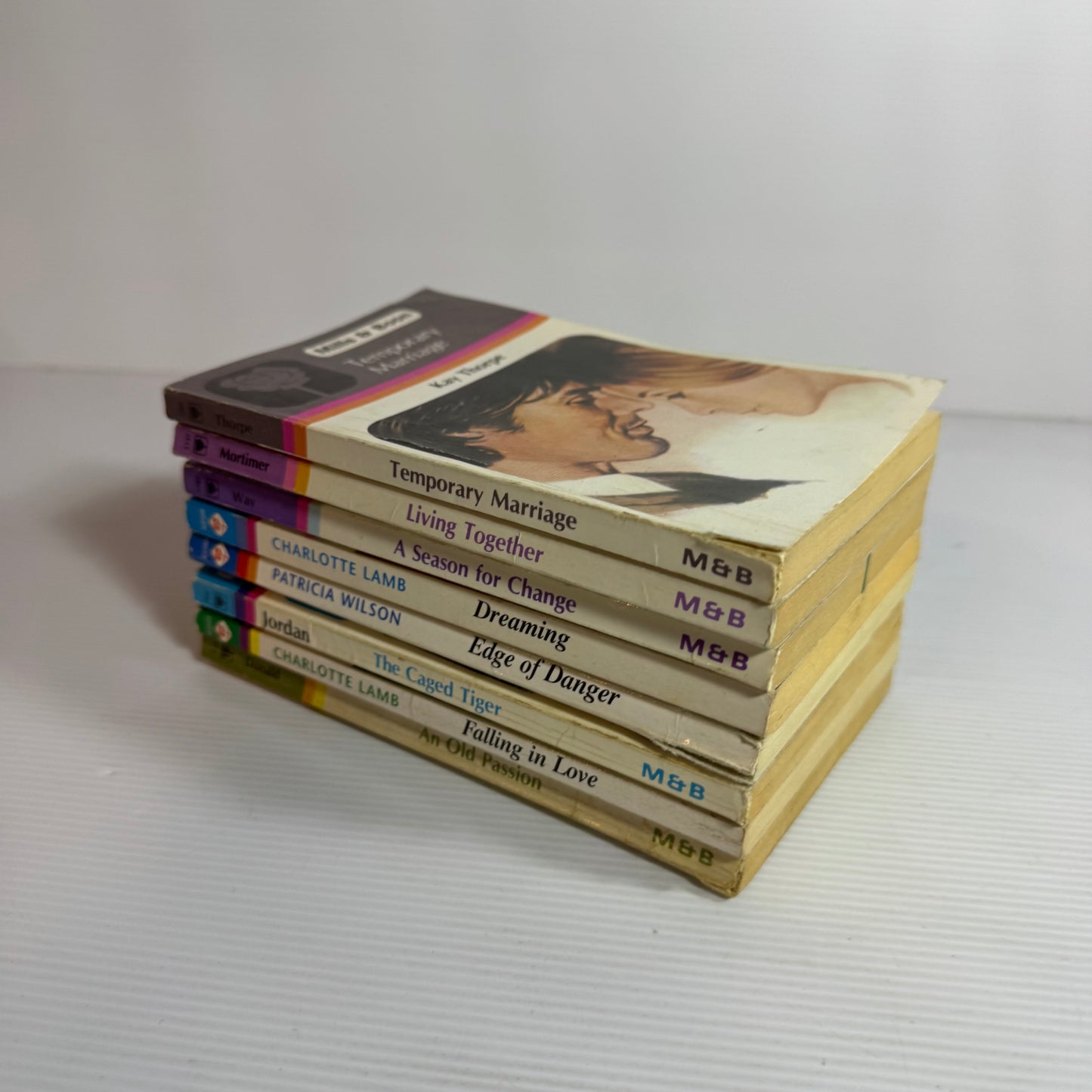 Mills & Boon Vintage Book Bundle x 8 Books (3290)