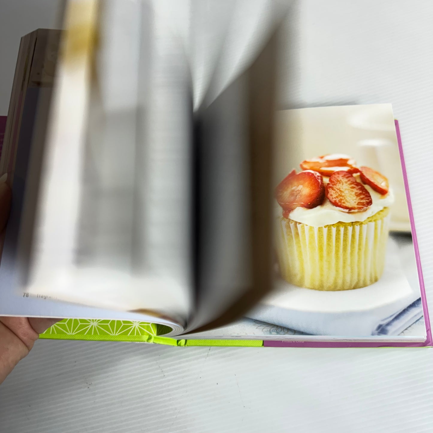 Cupcake Book Bundle x 3 Books : 500 Cupcakes, Cupcakes, A Collection of Delicious Recipes Cupcakes(3210)