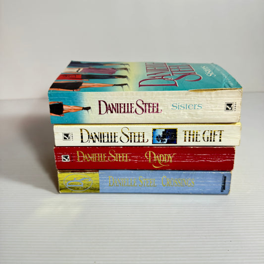 Danielle Steel Bundle x 4 : Sisters, The Gift, daddy, Crossings (3428)