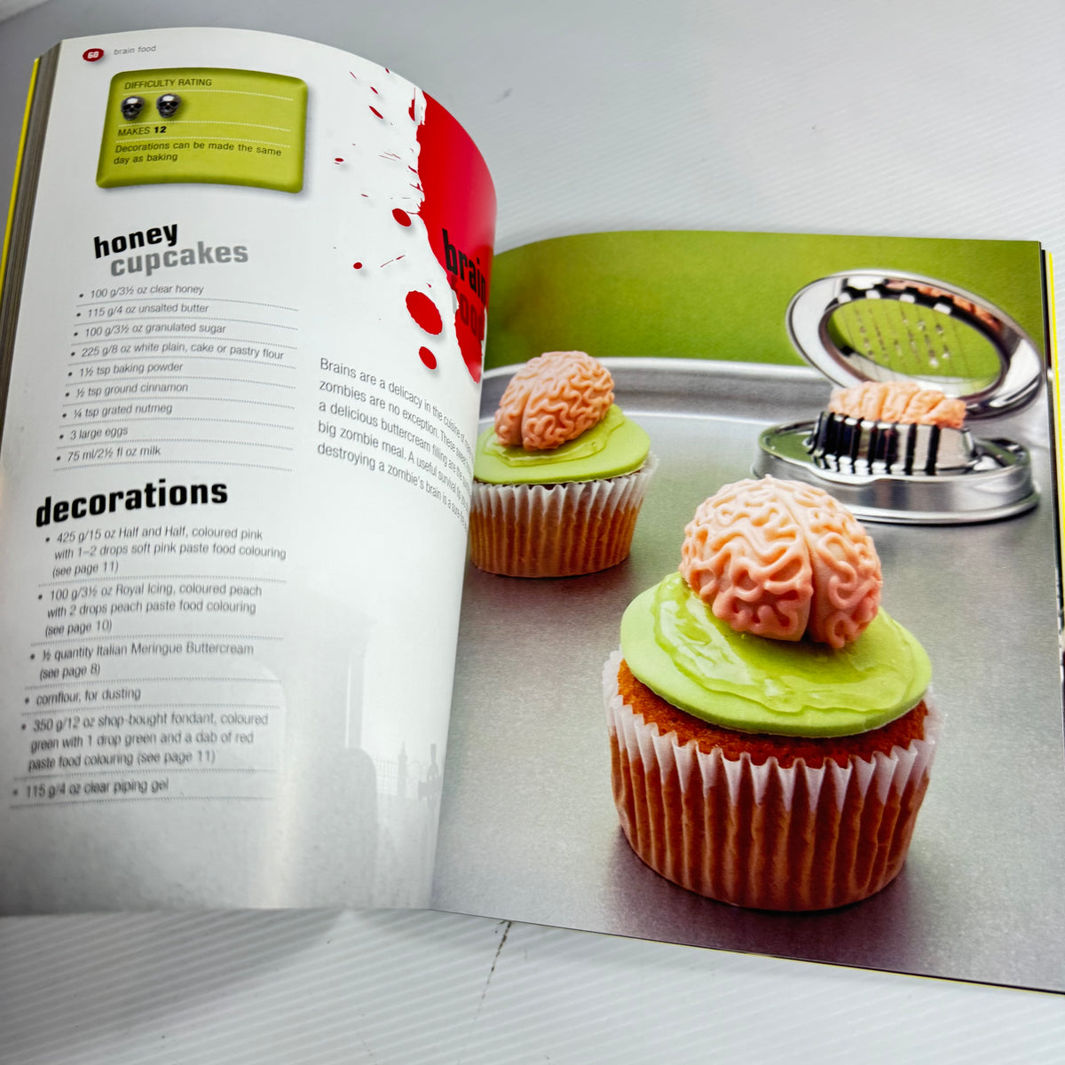 Cupcake Book Bundle x 3 : Fairy Cakes - Hamlyn, Zombie Cupcakes - Zilly Rosen, Cupcakes - Susanna Tee(3221)