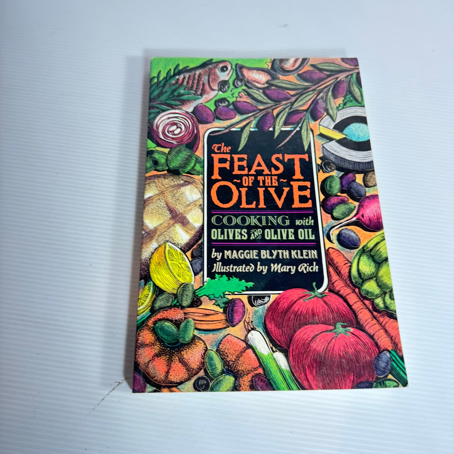 Olive Oil Book Bundle x 2 : The Feast of the Olive & Extra Virgin (3209)