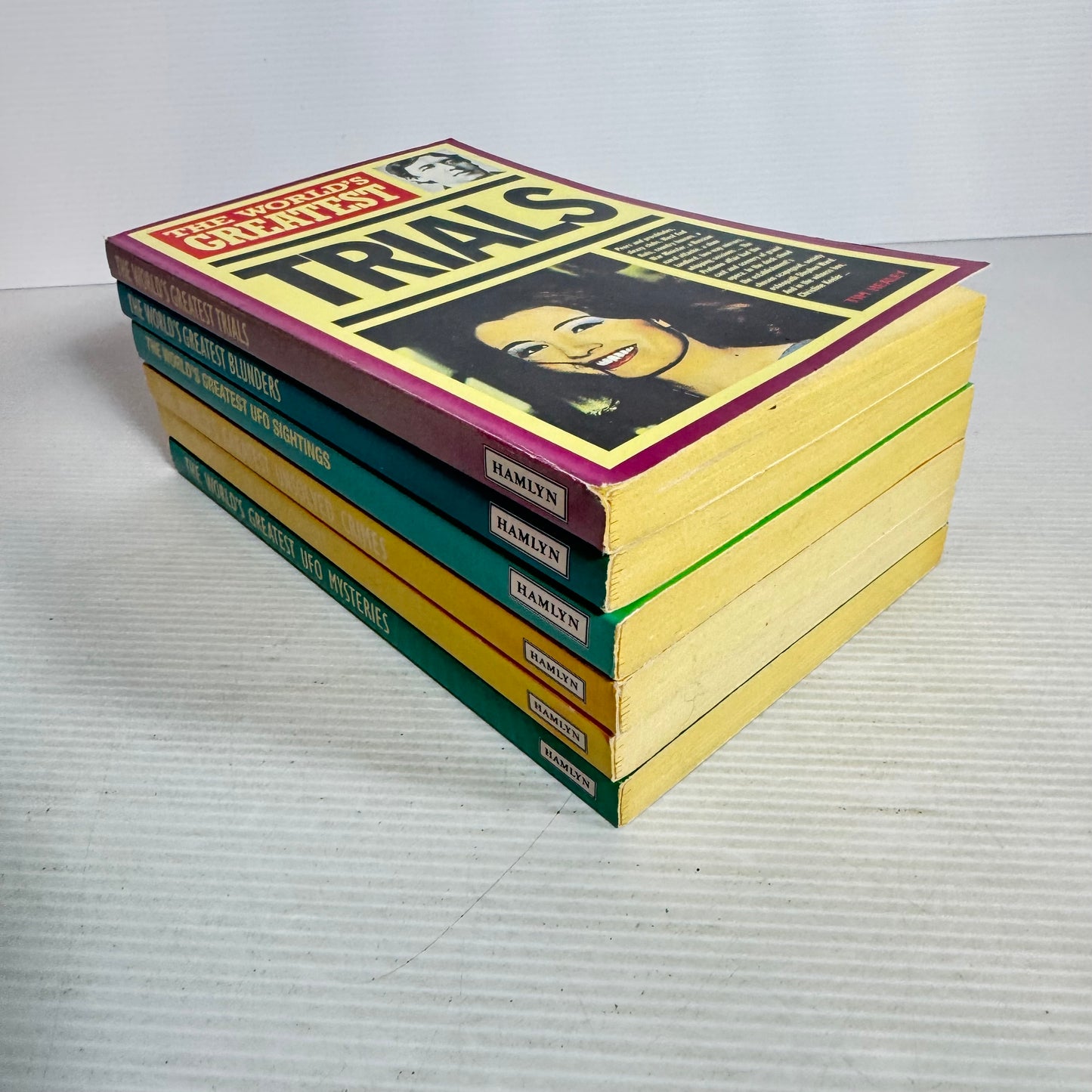 The World's Greatest Book Bundle x 6 : UFO Mysteries, UFO Sightings, Ghosts, Unsolved Crimes, Blunders, Trials(2812)