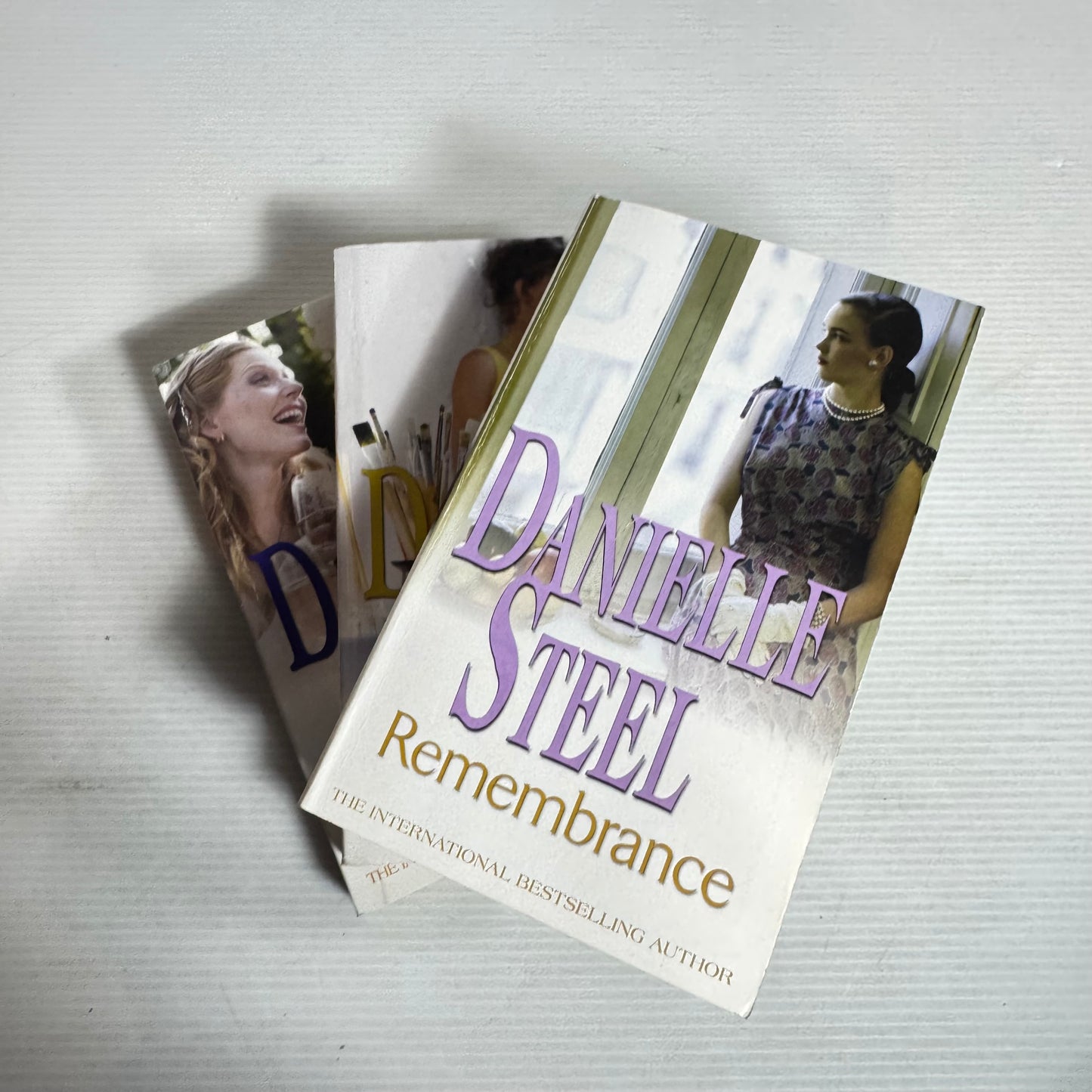 Danielle Steel Book Bundle x 3 : Remembrance, Summer's End, Kaleidoscope (2840)