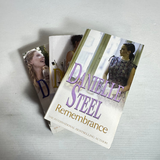Danielle Steel Book Bundle x 3 : Remembrance, Summer's End, Kaleidoscope (2840)
