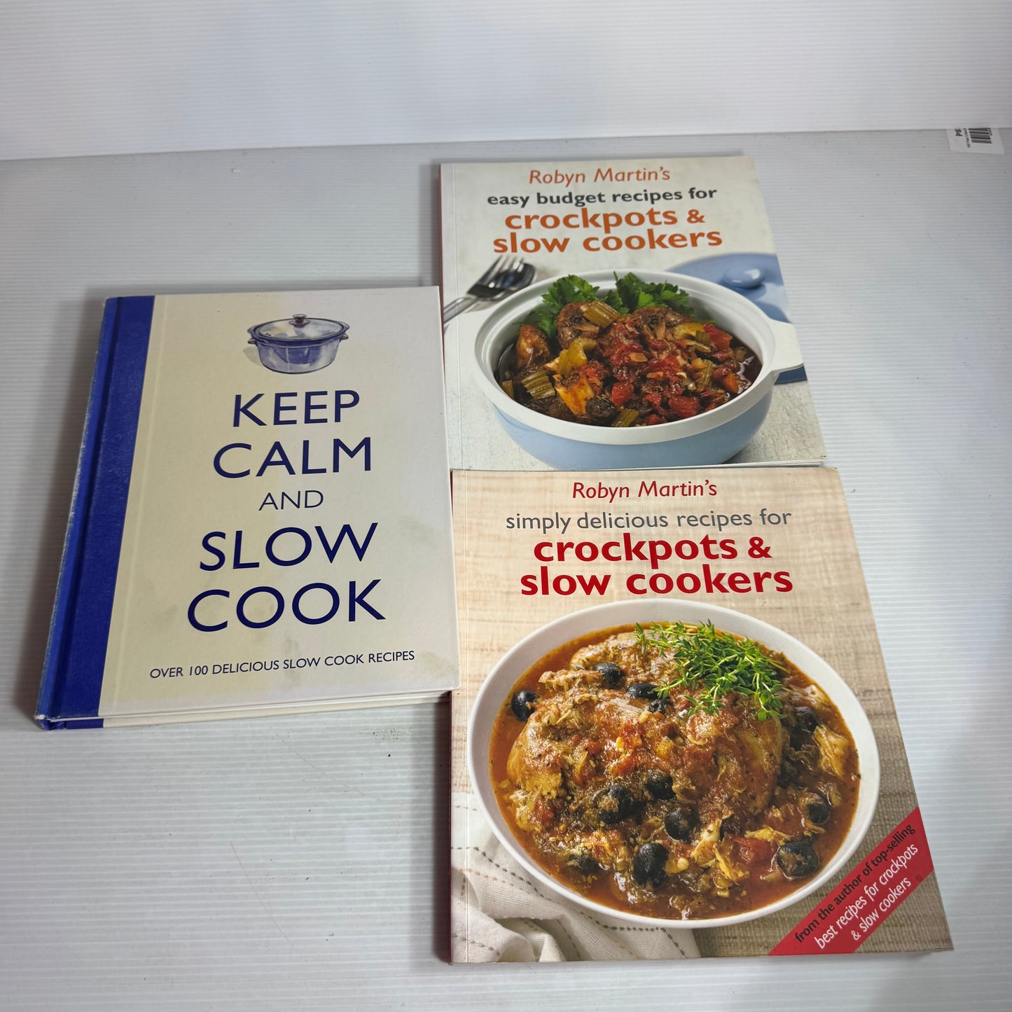 Crockpot & Slow Cooker Cookbook Bundle x 3 : Robyn Martin's Easy Budget Recipes, Robyn Martin's Simply Delicious Recipes, Keep Calm and Slow Cook (2905)