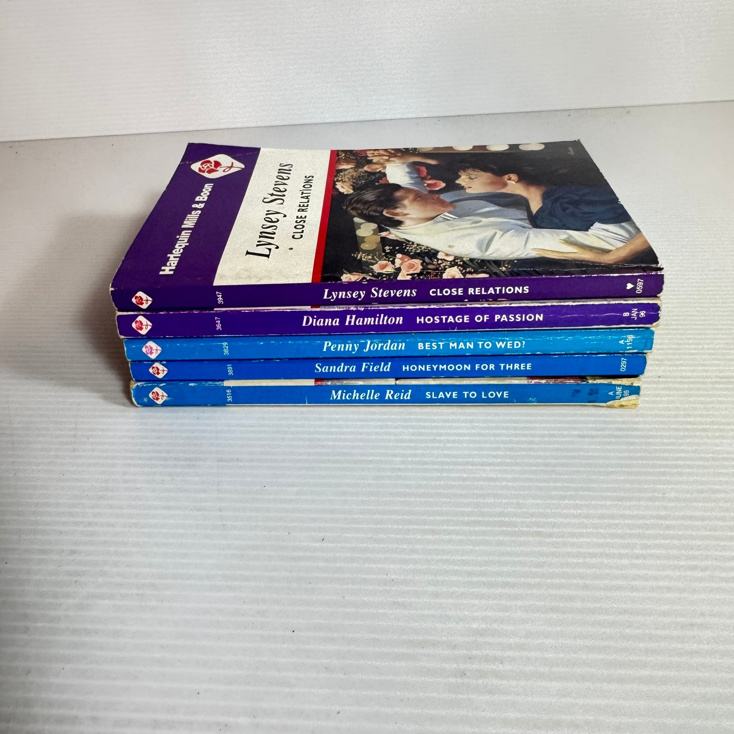 Mills & Boon Vintage Book Bundle x 5 Books (2411)