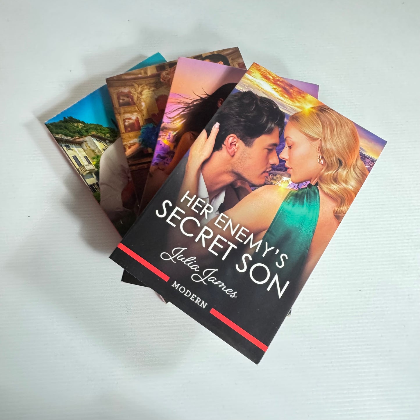Mills & Boon Modern Large Book Bundle x 4 Books (3138)