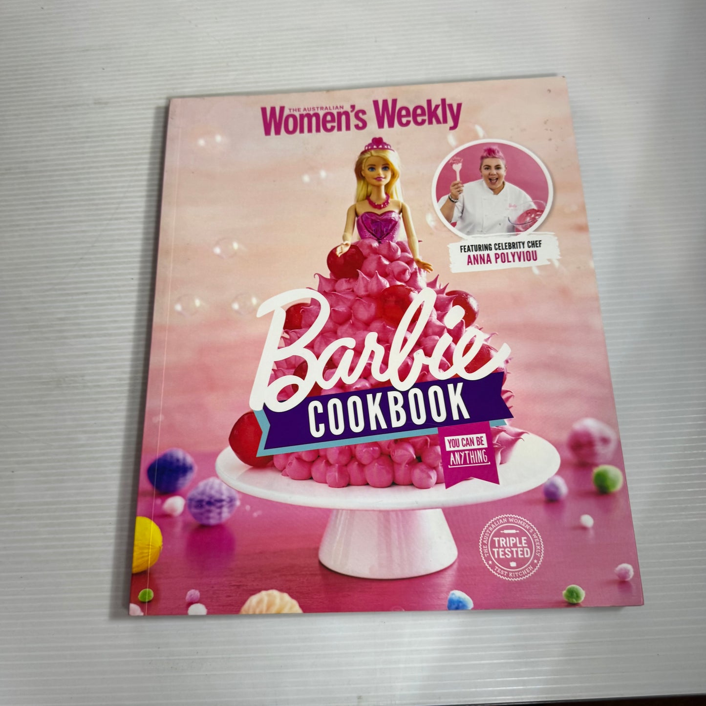 The Australian Women's Weekly Cookbook Bundle x 2 : Barbie Cookbook & Cheat's Cakes(2600)