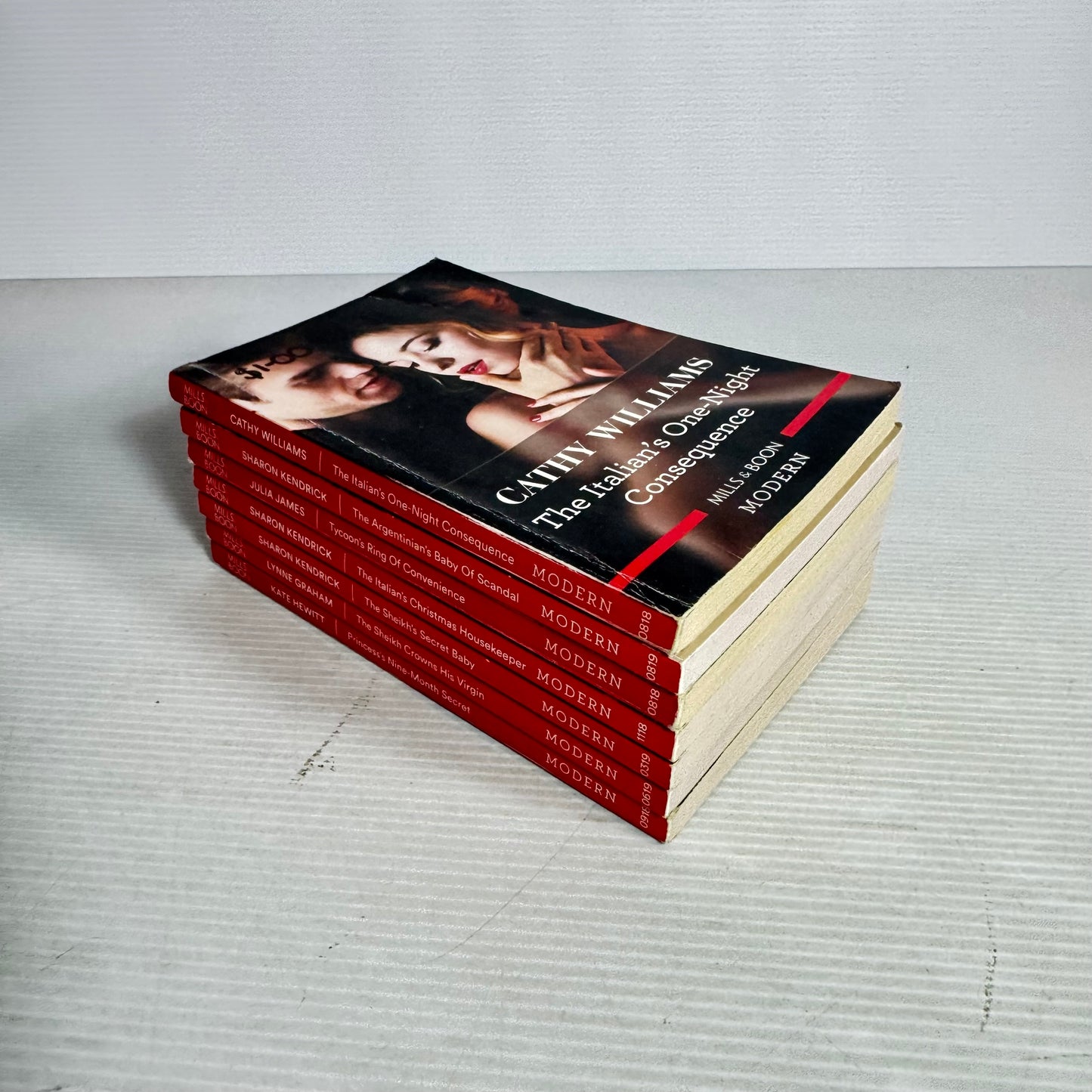 Mills & Boon Modern Book Bundle x 7 Books (3010)