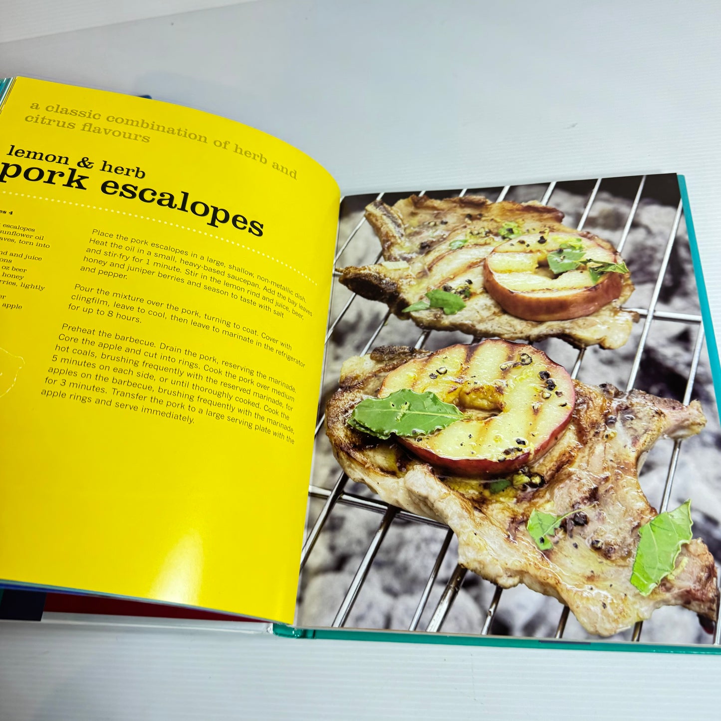Barbecue Cookbook Bundle x 2 : Beach Bach Boat Barbecue - Penny Oliver & Barbecue (3309)