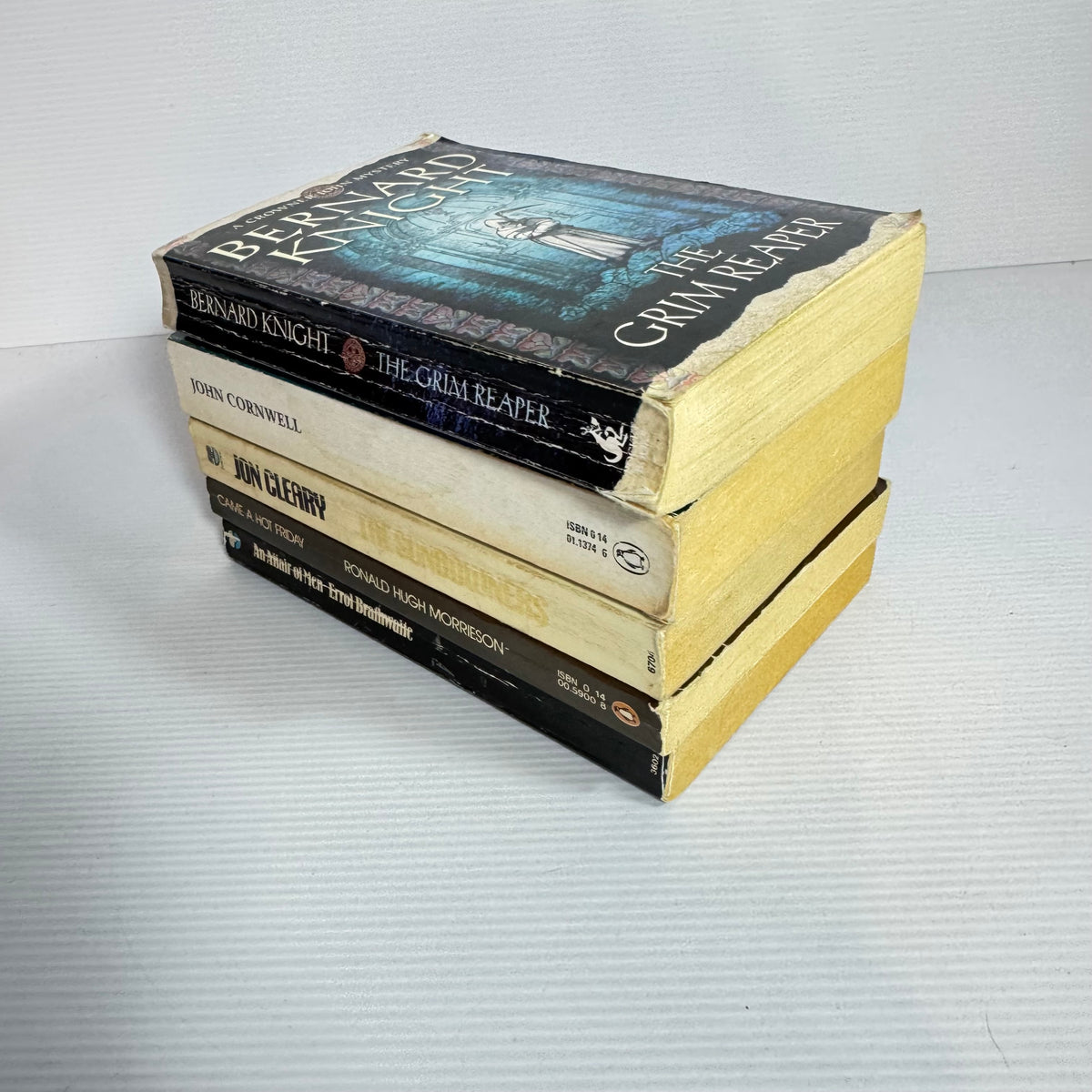 Vintage Crime Thriller Bundle x 5 : An Affair of Men - Errol Brathwaite, Came A Hot Friday - Ronald Hugh Morrieson, A Thief In The Night : The Death of Pope John Paul I - John Cornwell, The Grim Reaper - Bernard Knight, The Sundowners - Jon Cleary (3452)