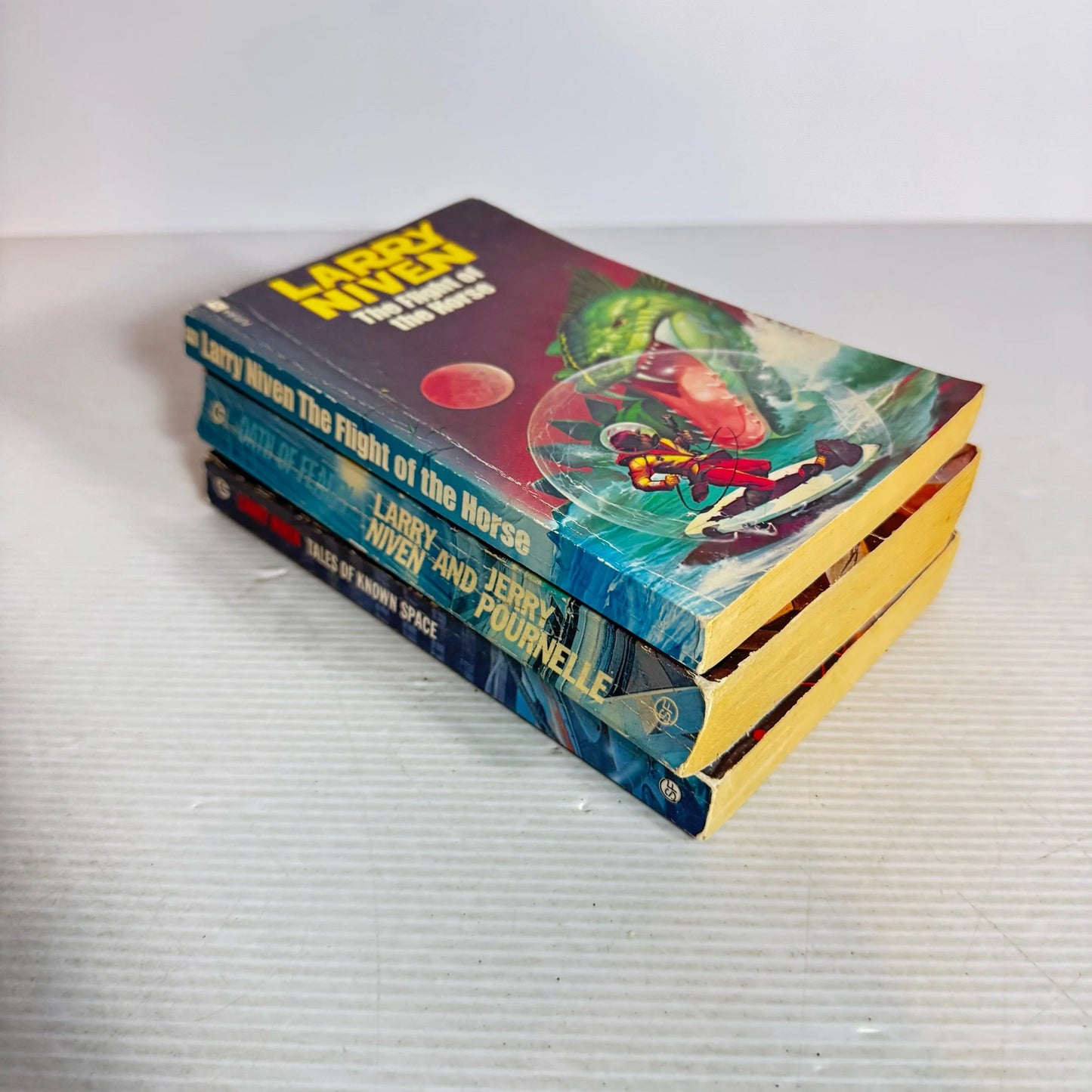 Larry Niven Book Bundle x 3 Books : Tales of Know Space, Oath of Fealty, The Flight of the Horse (Vintage 1980-1986) (2016)
